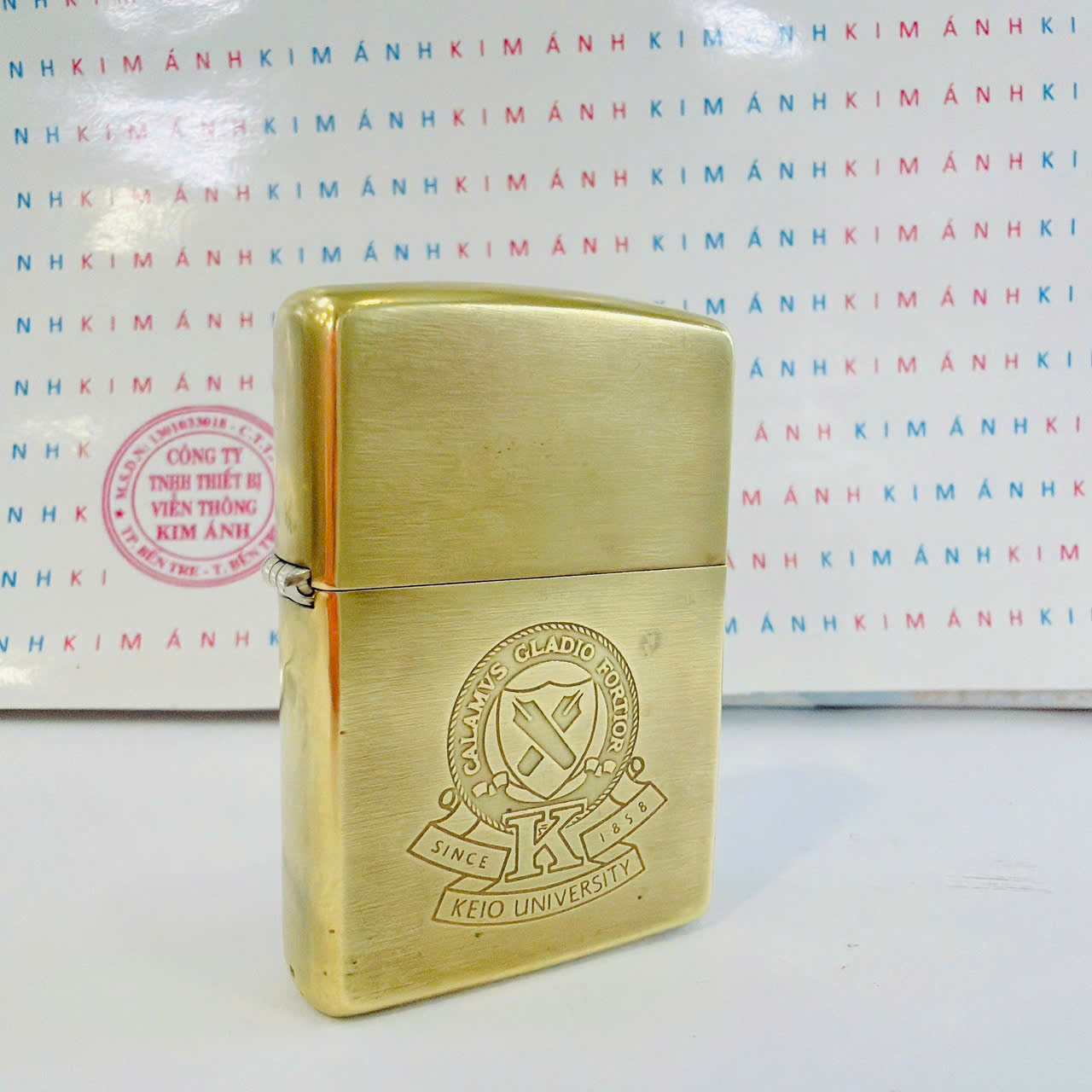 ZIPPO MỸ BRASS KHẮC ĂN MÒN CALAMVS CLADIO FORTIOR- ĐÁY LỒI 1993