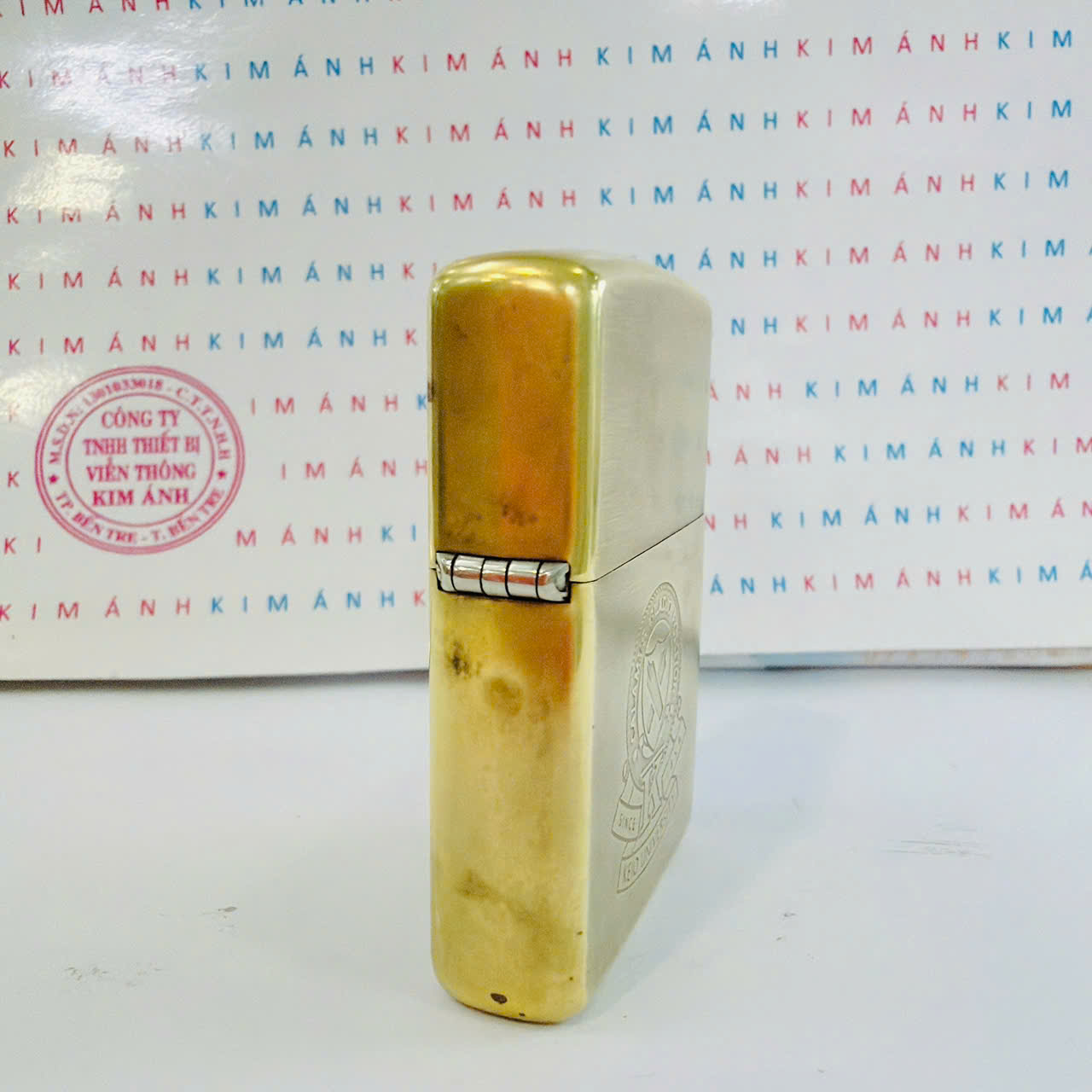 ZIPPO MỸ BRASS KHẮC ĂN MÒN CALAMVS CLADIO FORTIOR- ĐÁY LỒI 1993