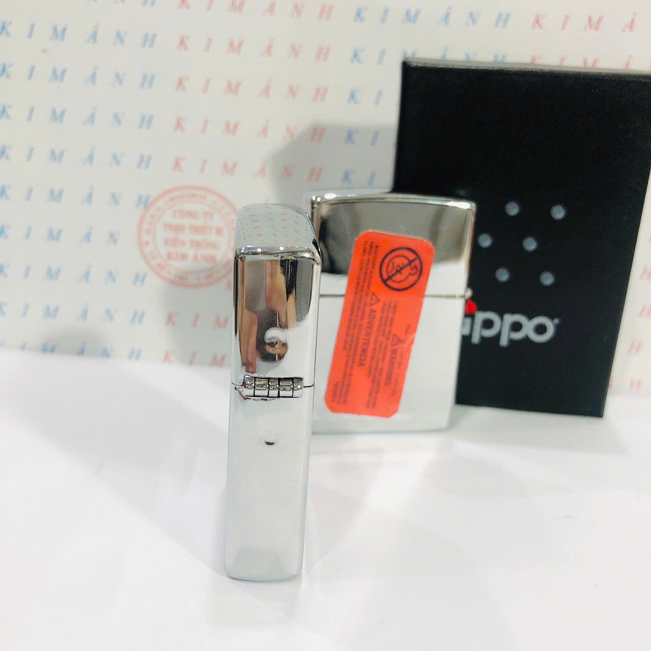 Bật lửa, hộp quẹt ZIPPO màu Trắng Bạc đáy La Mã loại trơn bóng, Kim Ánh nhập hàng cao cấp vỏ bằng đồng có dán tem đỏ