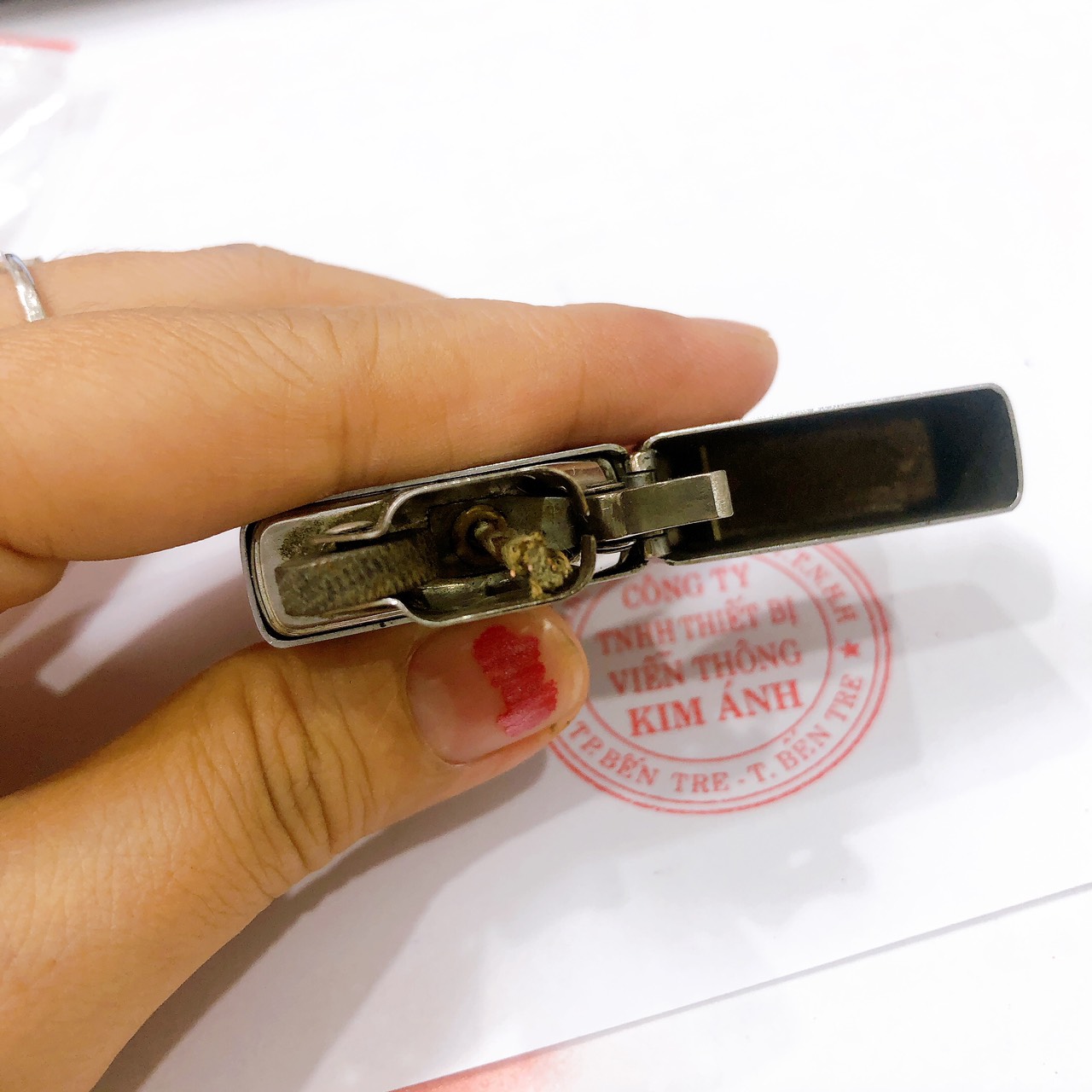 Bật lửa, hộp quẹt Zippo Mỹ Slim khắc laser Love Carl, mộc đáy ngược hiếm gặp, sản xuất 1985, Hàng chính hãng