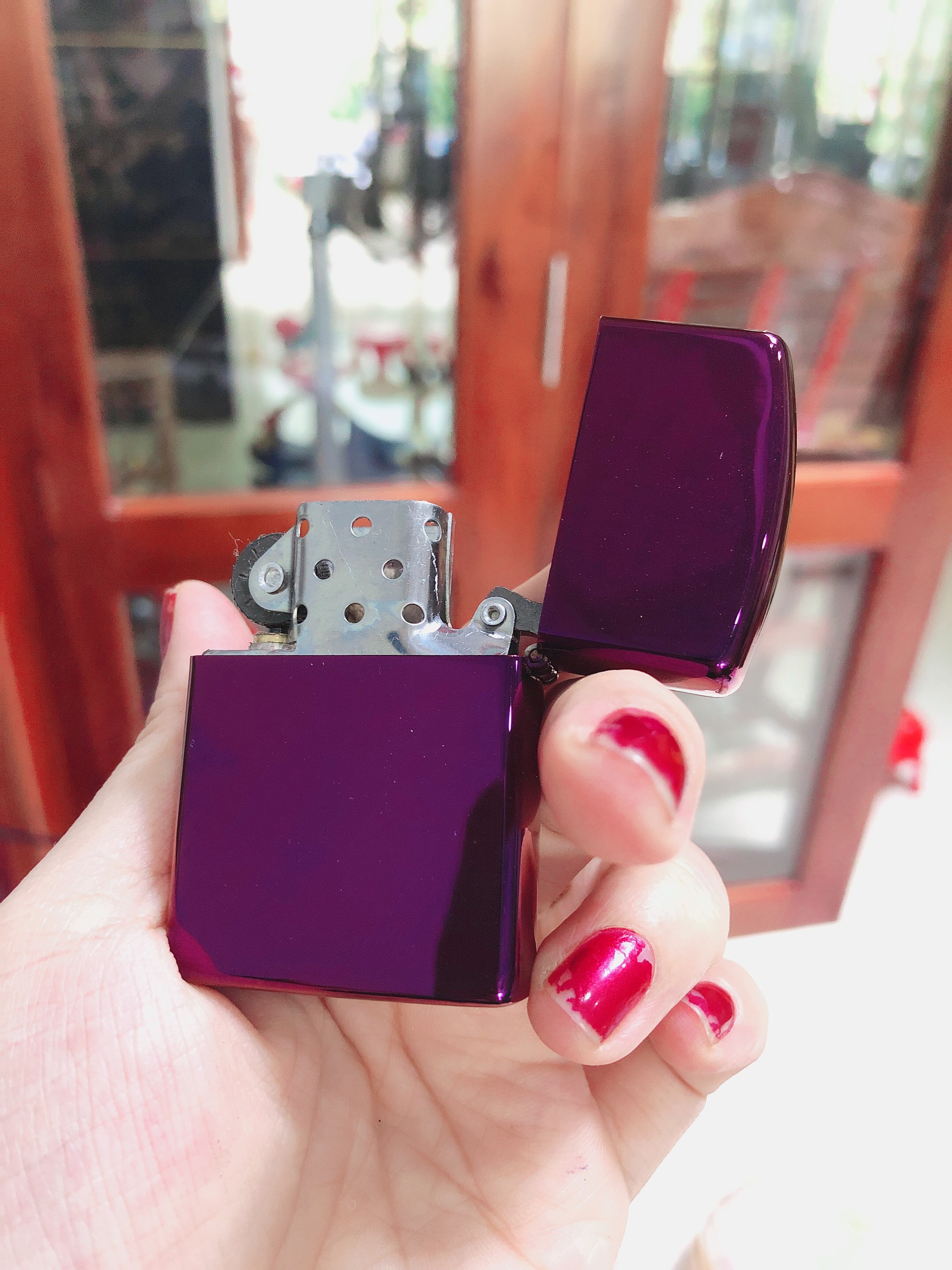 Bật Lửa, Hộp quẹt Zippo USA Màu Tím loại trơn bóng, Vỏ đồng có tem đỏ