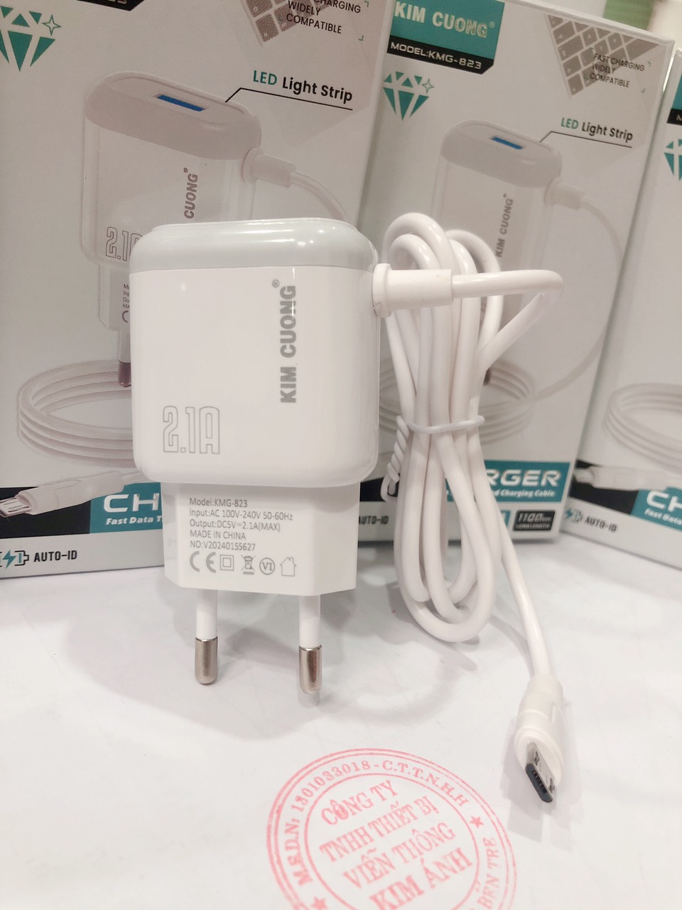 Sạc Kim Cương KMG 823 dòng điện 2.1A liền dây chuôi micro/ V8, có thêm cổng USB - Hàng Chính Hãng bảo hành 12 tháng