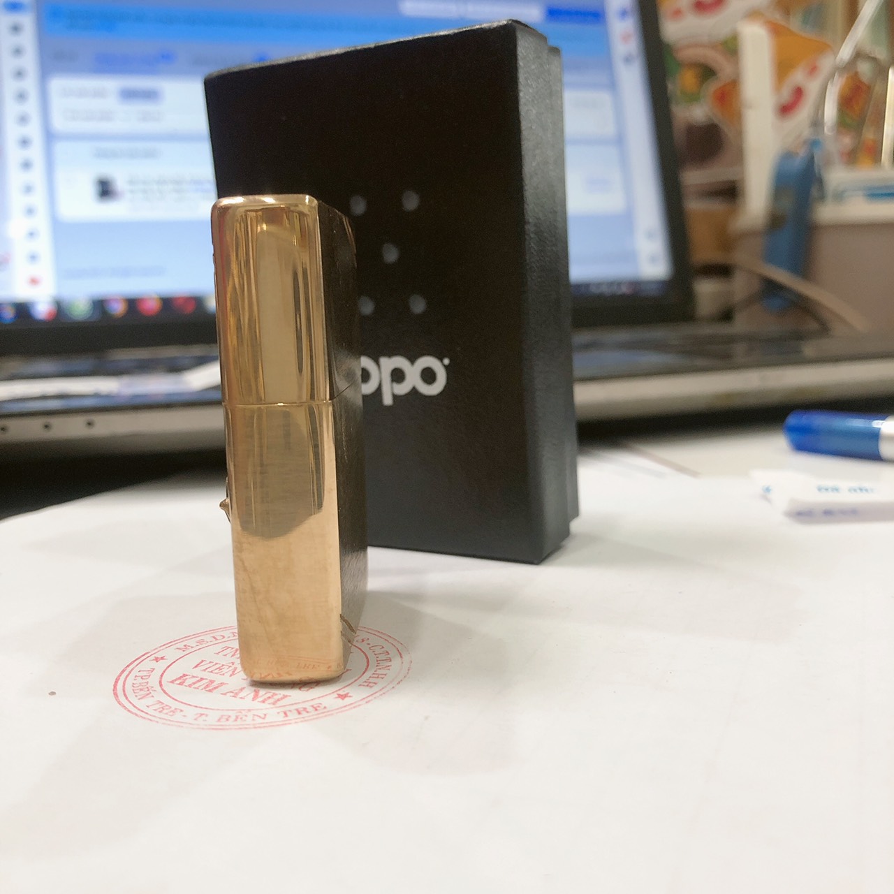 Bật lửa Zippo Mỹ Vintage Brushed Brass - đầu bằng đít bằng, Eblem Đầu Bò Solid Brass đồng nguyên chất, Hàng chính hãng