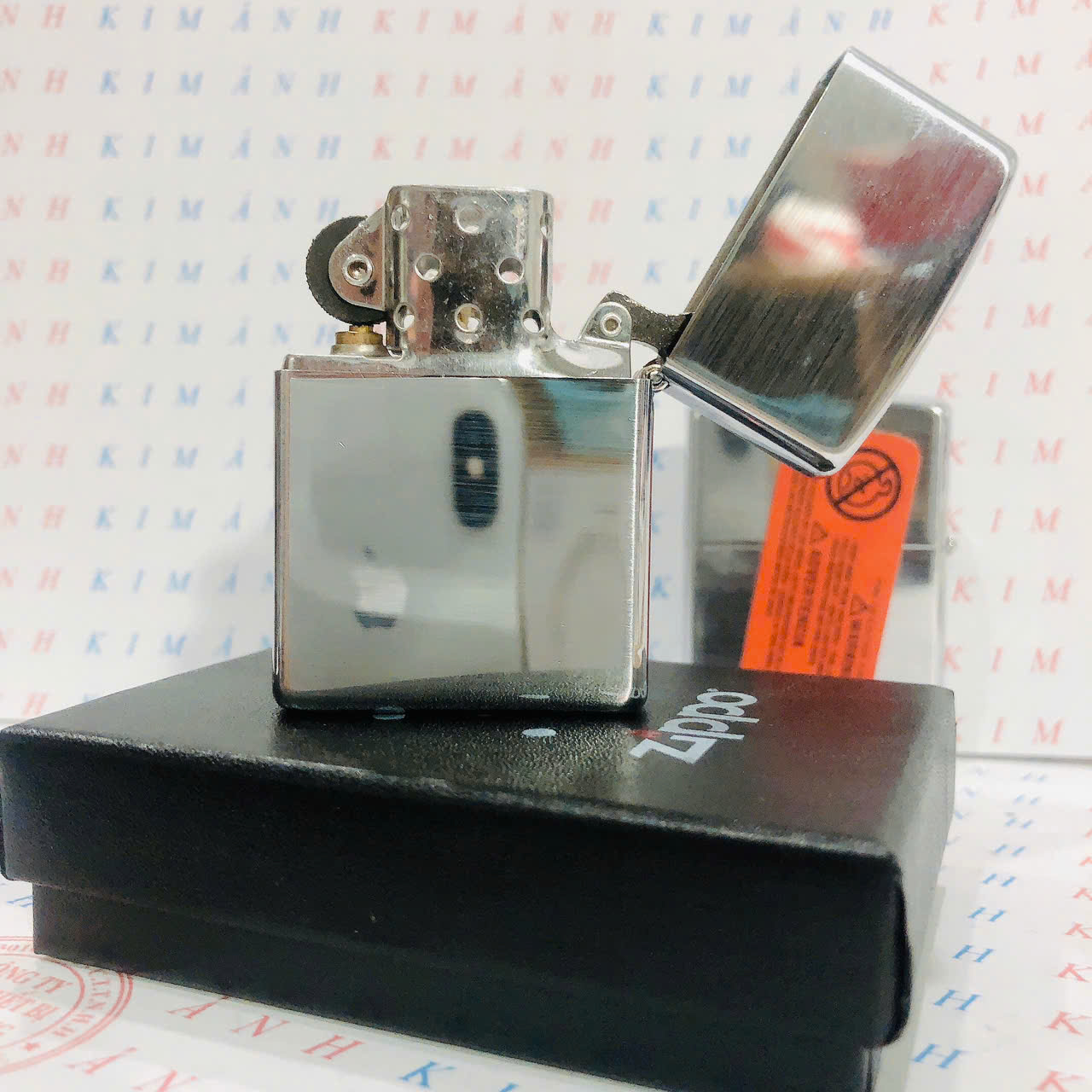 Bật lửa ZIPPO chủ đề Bánh Lái màu trắng bạc bóng, Kim Ánh nhập hàng cao cấp vỏ bằng đồng có tem đỏ