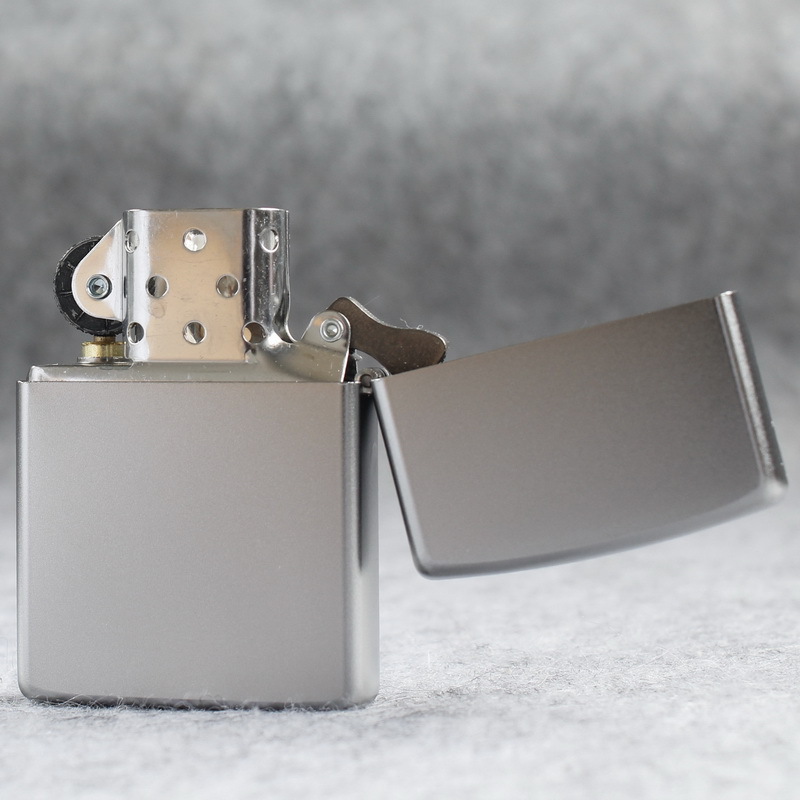 Bật lửa, hộp quẹt Zippo Mỹ Satin Chrome (mã 250) vân nhám chống trầy , hàng chính hãng  có giấy Hải Quan kèm đơn hàng