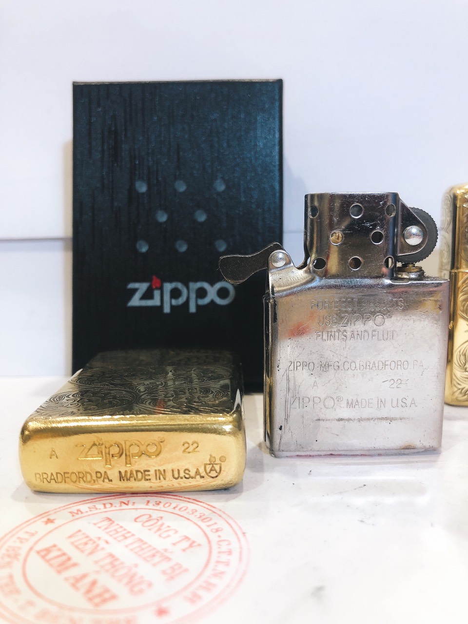 Bật lửa, hộp quẹt Zippo Armor vỏ dầy, khắc ăn mòn mẫu Hoa May Mắn, Hàng loại 1 vỏ bằng đồng có tem đỏ