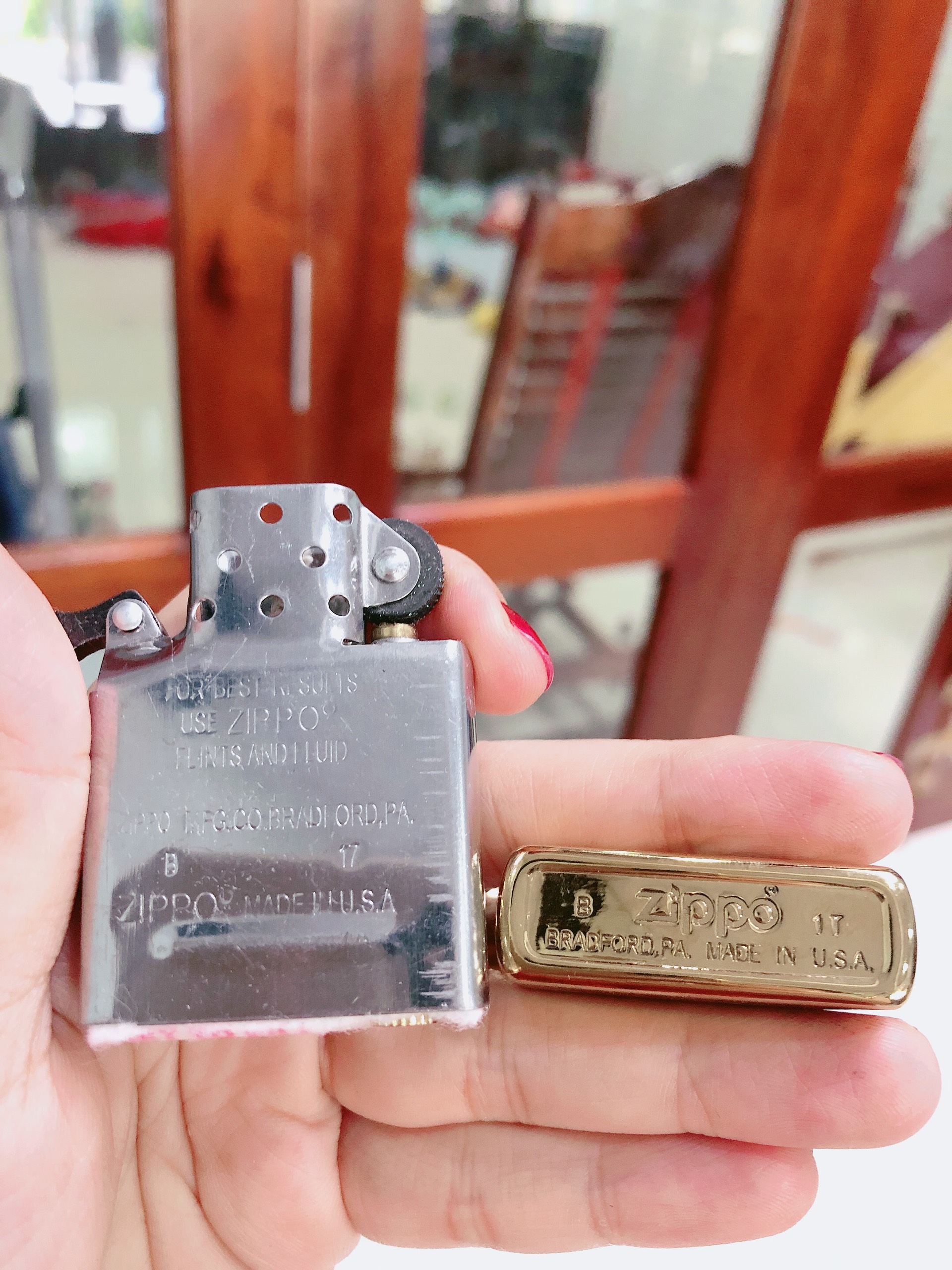 Bật Lửa, Hộp quẹt Zippo trơn màu Vàng Bóng, Vỏ bằng đồng ruột thép không gỉ có tem đỏ