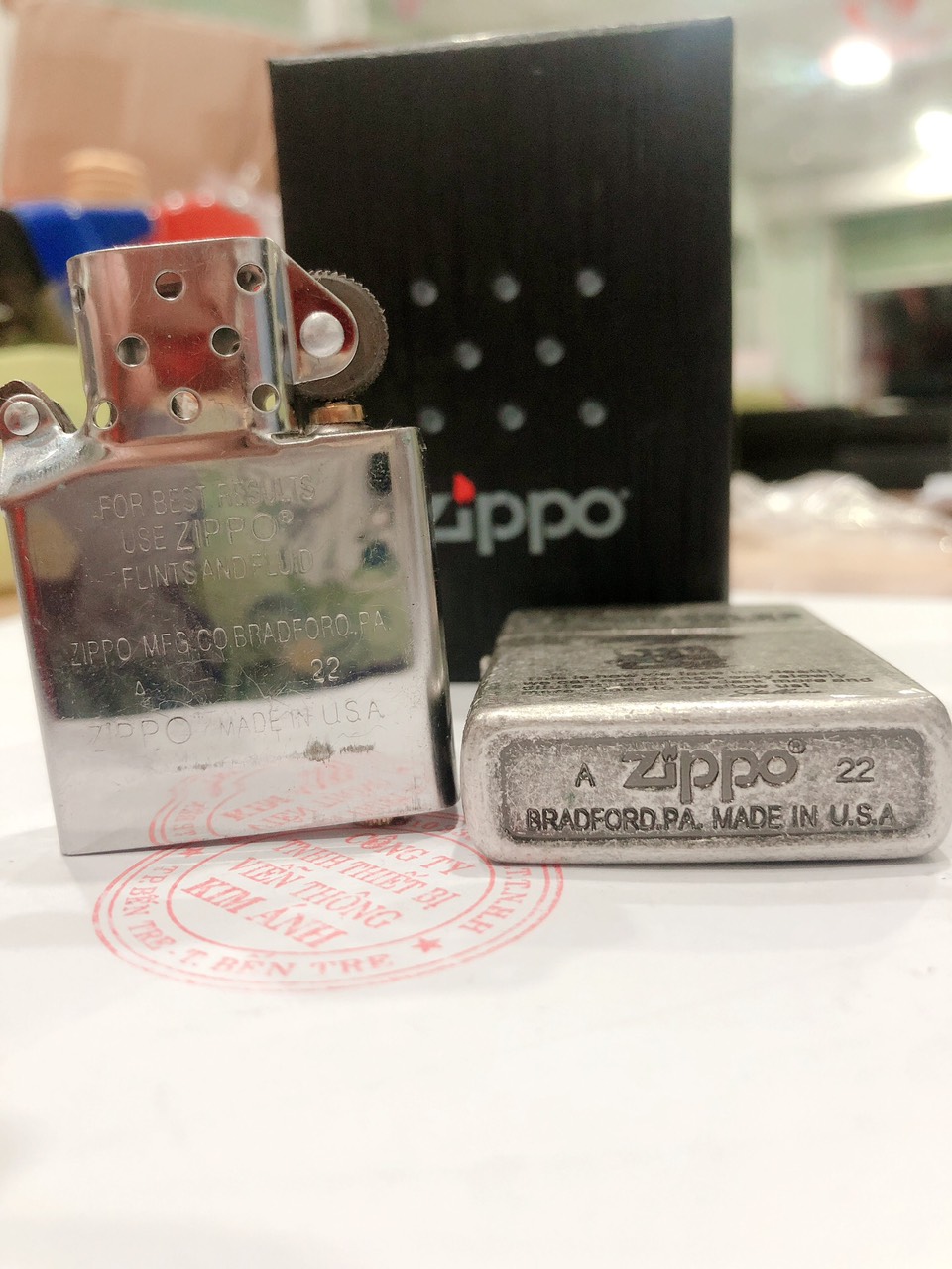 Bật Lửa, hộp quẹt Zippo Chim Đậu Đầu Lâu The Expendables Bạc Gỉa Cổ,  Vỏ đồng có tem đỏ