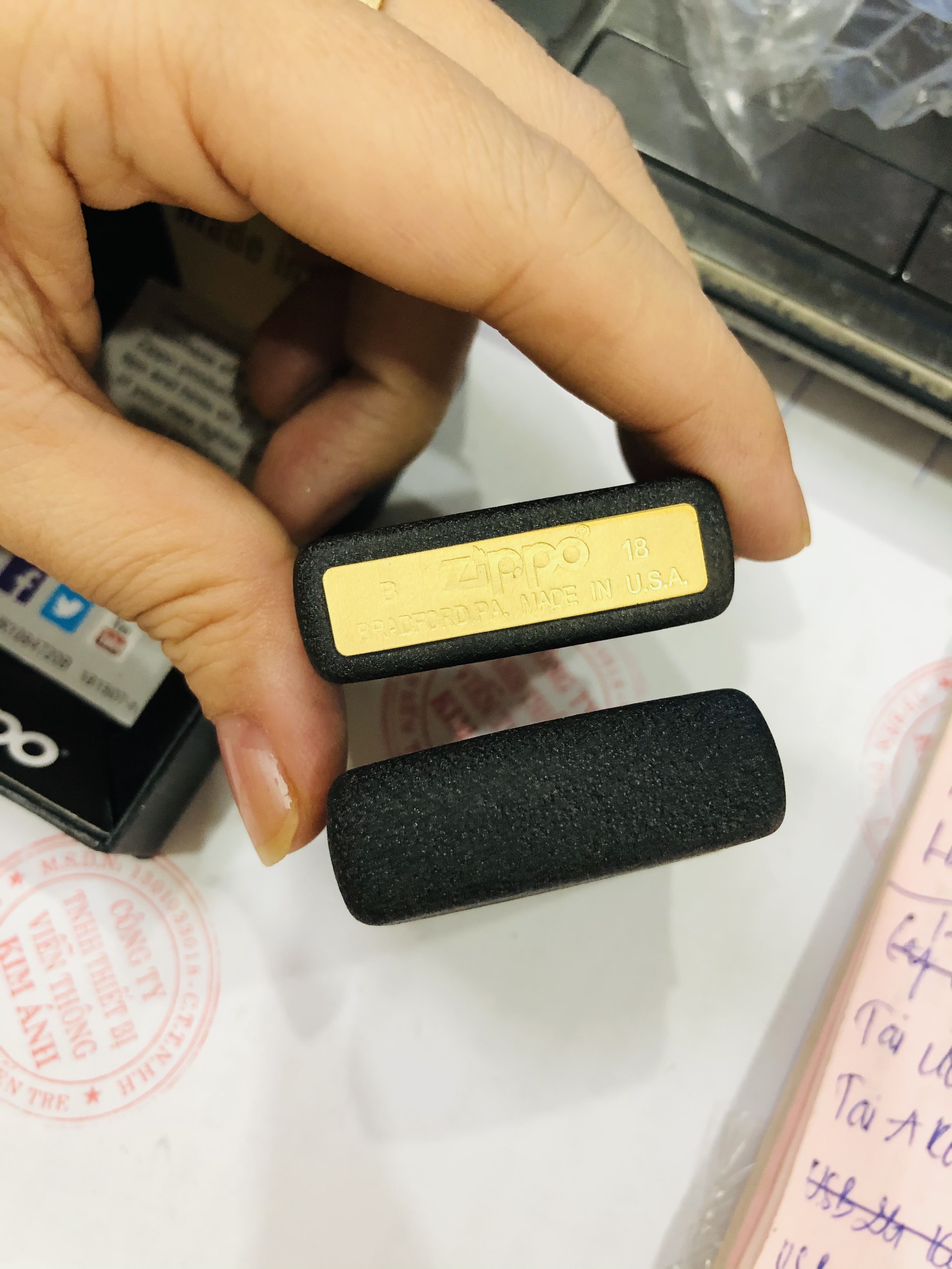 BẬT LỬA ZIPPO THUẬN BUỒM XUÔI GIÓ LOẠI ĐEN BỤI