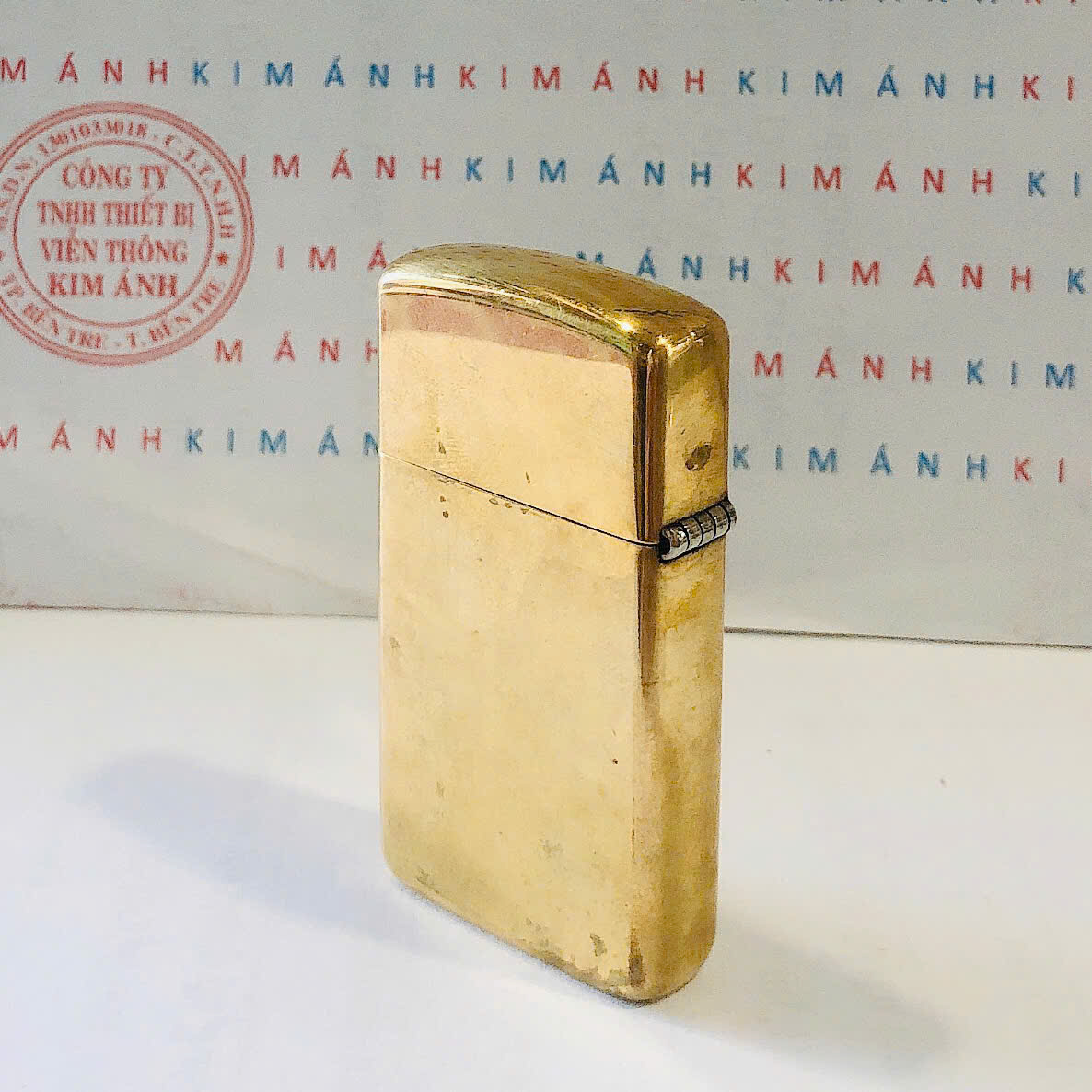 Bật lửa Zippo Slim Mỹ Brass trơn sản xuất 2006, hàng chính hãng có giấy nhập khẩu gửi kèm theo đơn hàng