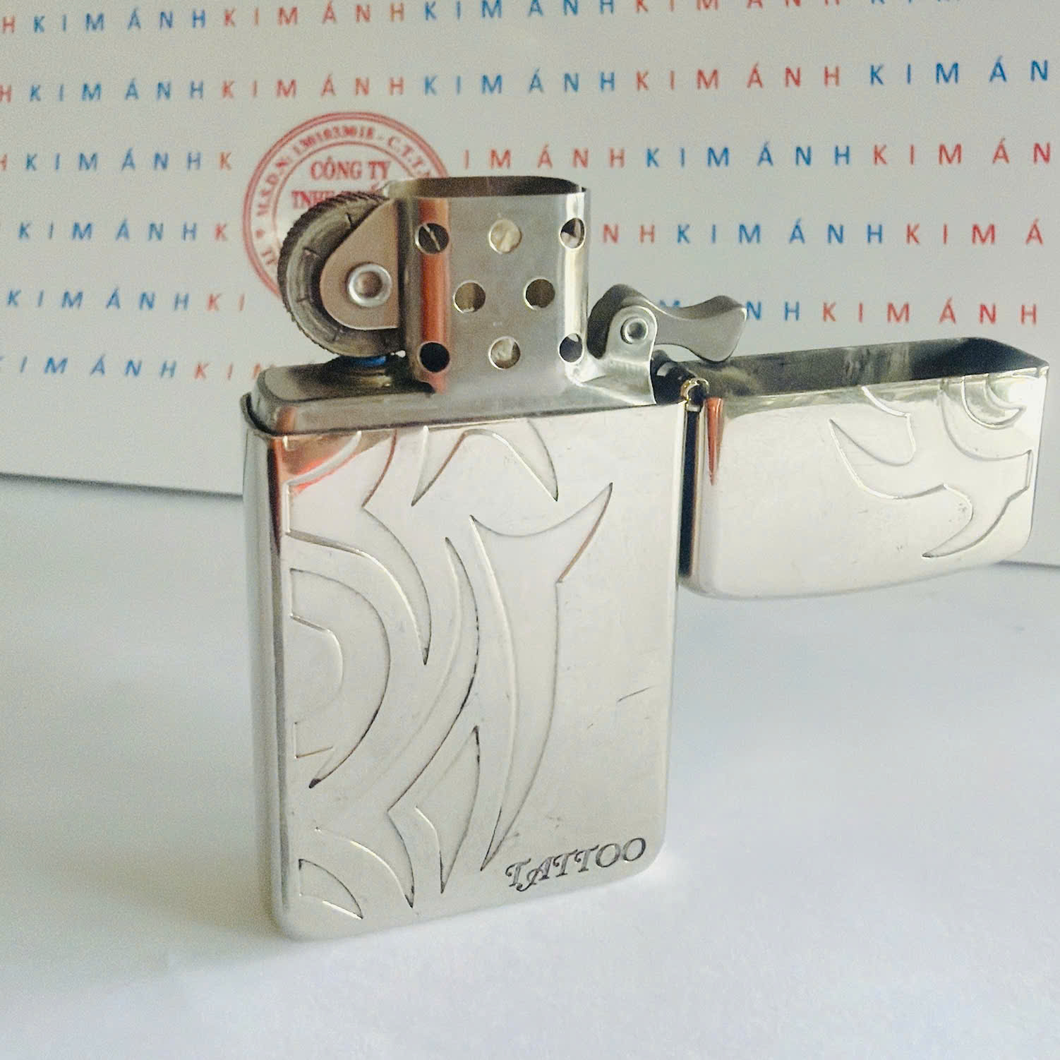Bật lửa Zippo Slim Mỹ chủ đề TATTOO, hàng chính hãng có giấy Hải quan gửi kèm đơn hàng