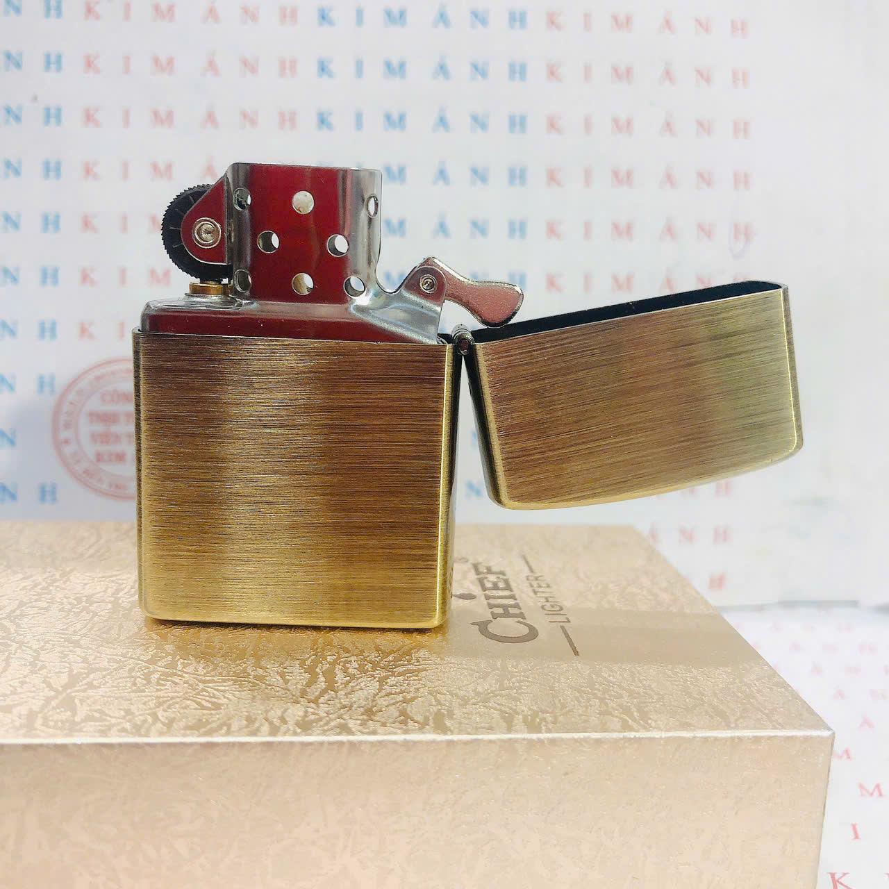 Bật lửa, hộp quẹt CHIEF chủ đề Hoa Mộc Lan vân gỗ, Kim Ánh nhập hàng chính hãng vỏ bằng đồng