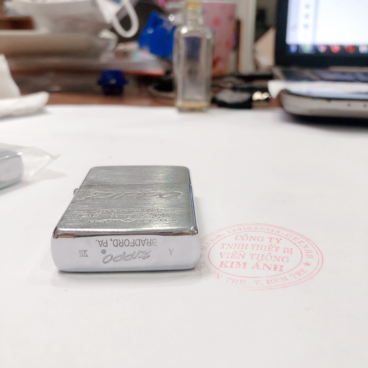 Bật lửa Zippo Mỹ  Chrome xước ngang, Khắc ăn mòn Zippo Windproof Lighter, sản xuất 1991, chữ xéo, mộc ngược, Chính hãng