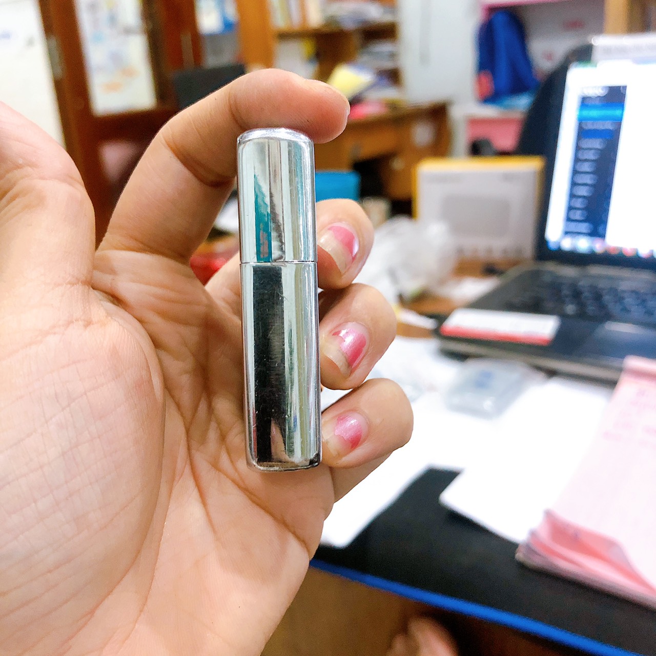 Bật lửa Zippo Mỹ, chữ xéo- mộc ngược, Khắc ăn mòn đổ sơn chủ đề Nhà Ga Xe Lửa, sản xuất 1958, Hàng chính hãng