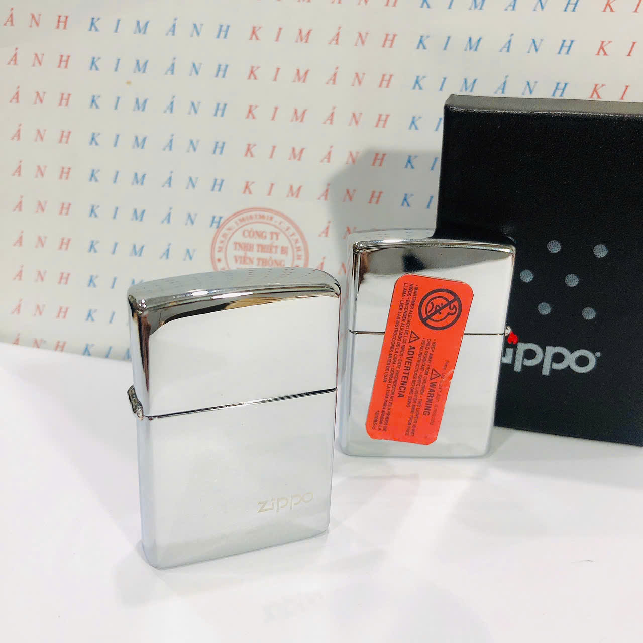 Bật lửa, hộp quẹt ZIPPO màu Trắng Bạc đáy La Mã loại trơn bóng, Kim Ánh nhập hàng cao cấp vỏ bằng đồng có dán tem đỏ