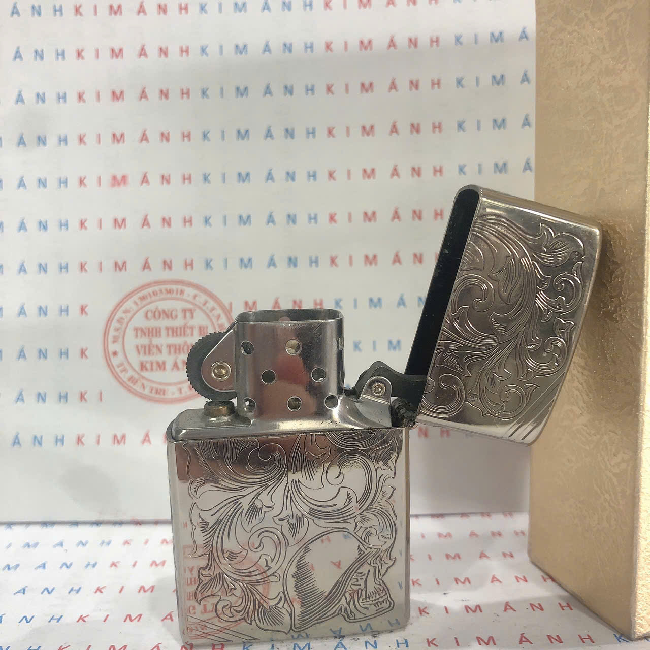 Bật lửa CHIEF Yêu Hoa bạc CF1089YT hàng chính hãng vỏ bằng đồng càng dùng càng sáng bóng theo thời gian