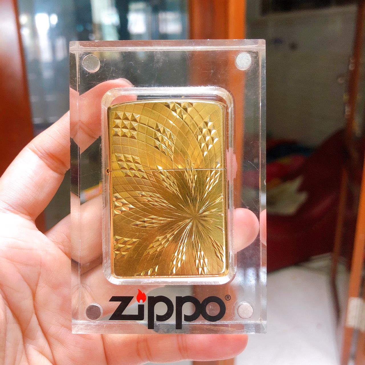 Bật lửa Zippo Mỹ gõ búa 2 mặt mẫu hoa mai, hàng chính hãng