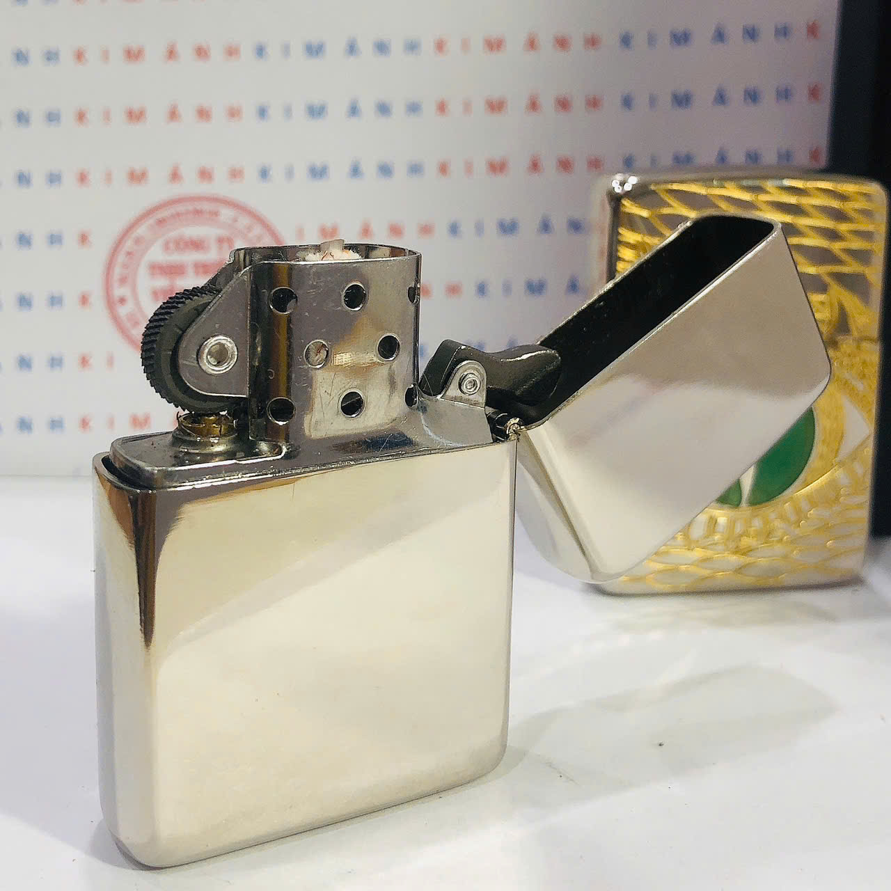 Hộp quẹt. bật lửa Zippo Armor vỏ dầy khắc ăn mòn mẫu Mắt Rồng, hàng loại 1 vỏ bằng đồng có tem đỏ