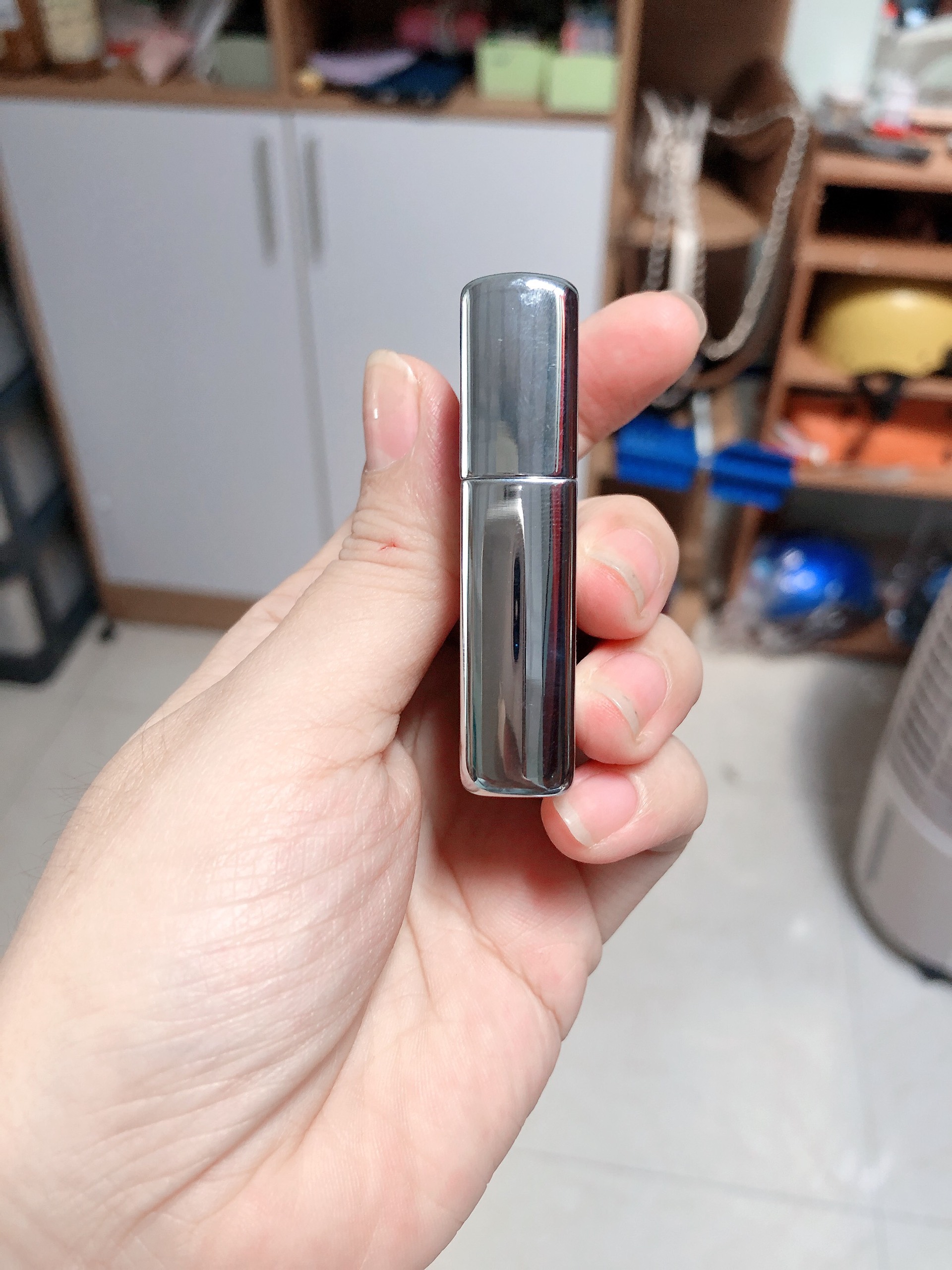 BẬT LỬA ZIPPO MỸ CHROME BÓNG KHẮC ĂN MÒN HOA VĂN Ý 2 MẶT - NEW FULL BOX, SẢN XUẤT 1997