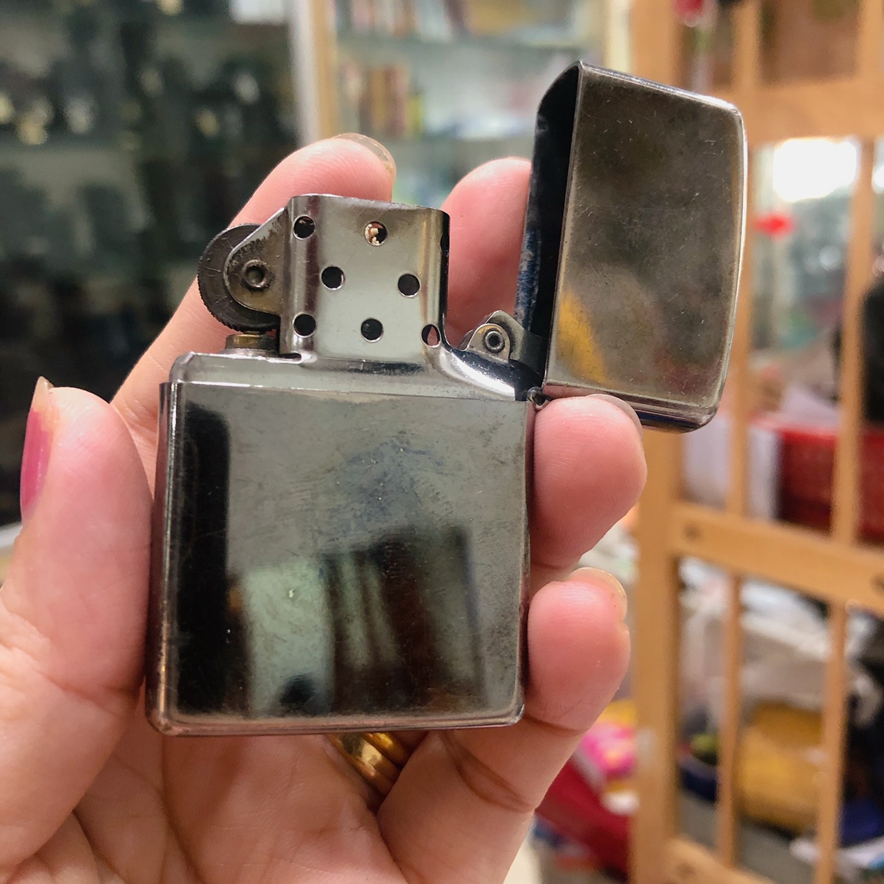 Bật lửa Zippo Mỹ chrome đen bóng, Khắc ăn mòn chủ đề Zippo MFG, Bản giới hạn Limited, Hàng chính hãng