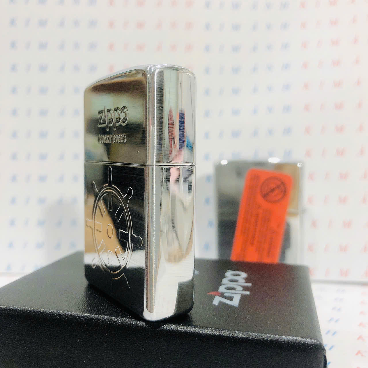 Bật lửa ZIPPO chủ đề Bánh Lái màu trắng bạc bóng, Kim Ánh nhập hàng cao cấp vỏ bằng đồng có tem đỏ