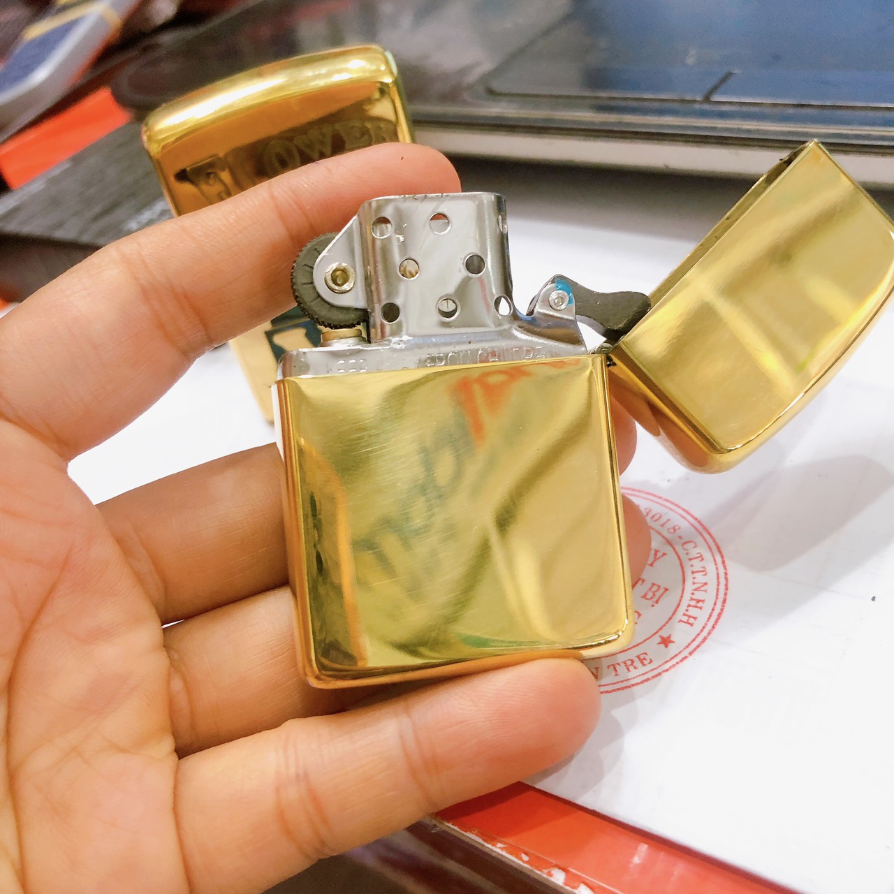 Bật lửa, hộp quẹt Zippo Armor vỏ dầy khắc ăn mòn cẩn xà cừ LOVE, hàng loại 1 vỏ đồng có tem đỏ