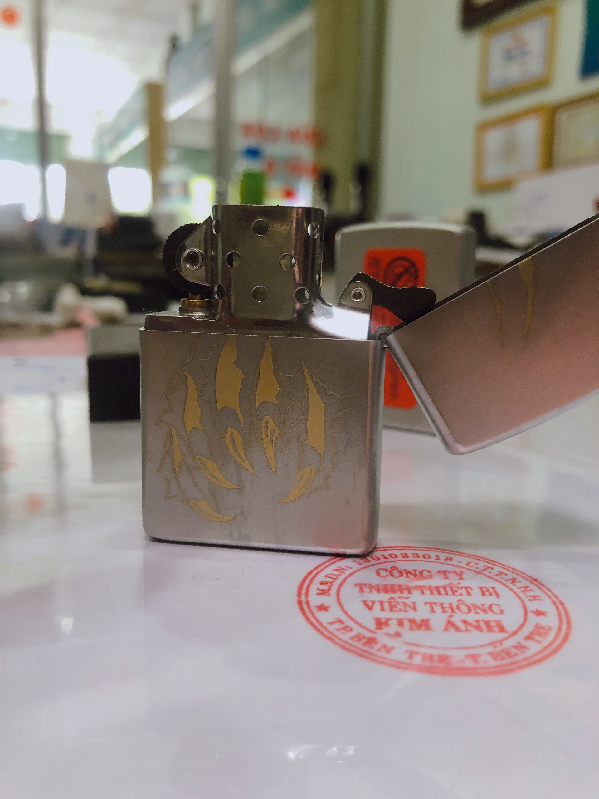 ZIPPO ĐẦU MÃNH HỔ BẠC SATIN VỎ ĐỒNG MAIN USA HÀNG HIẾM