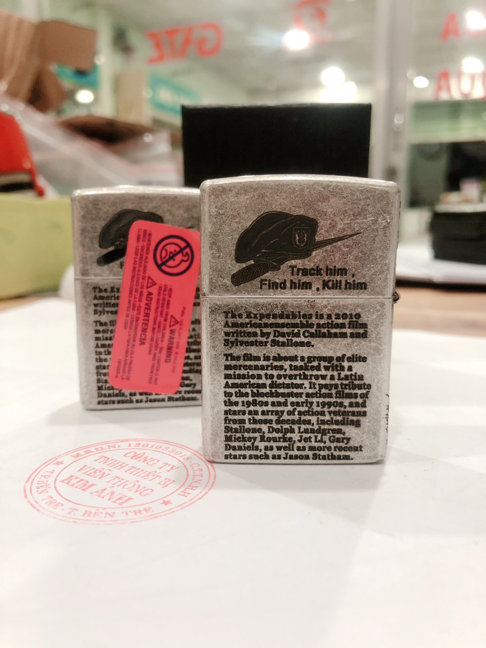Bật Lửa, hộp quẹt Zippo Chim Đậu Đầu Lâu The Expendables Bạc Gỉa Cổ,  Vỏ đồng có tem đỏ