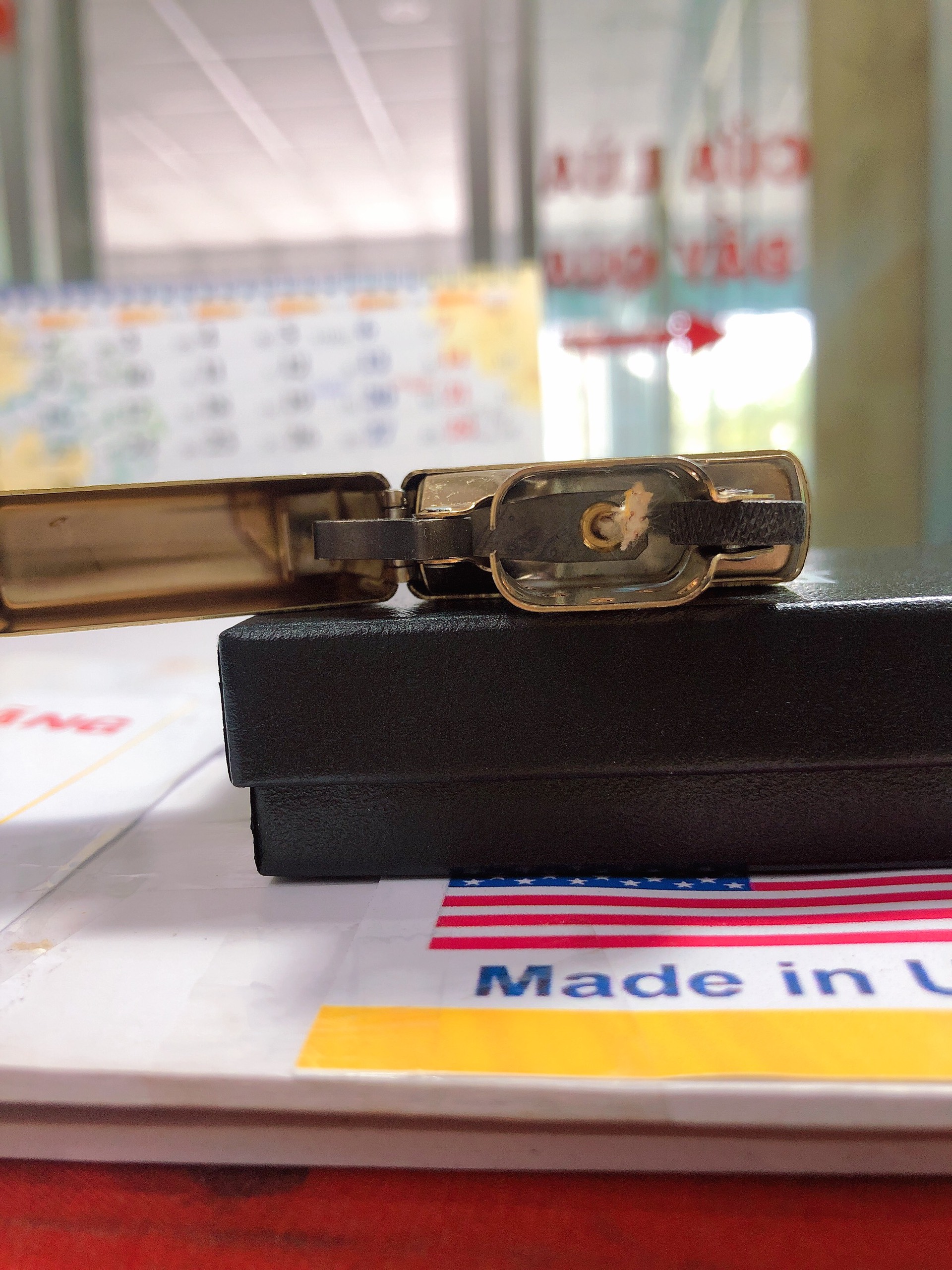 Bật lửa Zippo Mỹ 204B Brushed Brass, Khắc ăn mòn 5 mặt Chủ đề Rồng Phun Châu
