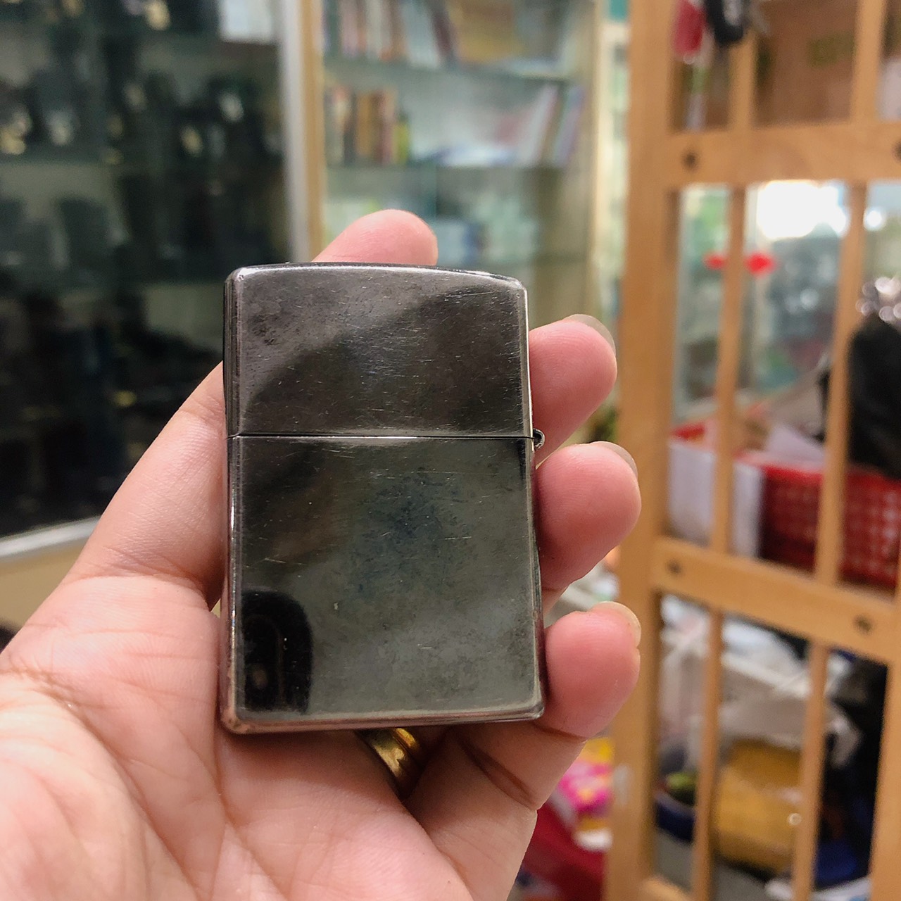 Bật lửa Zippo Mỹ chrome đen bóng, Khắc ăn mòn chủ đề Zippo MFG, Bản giới hạn Limited, Hàng chính hãng