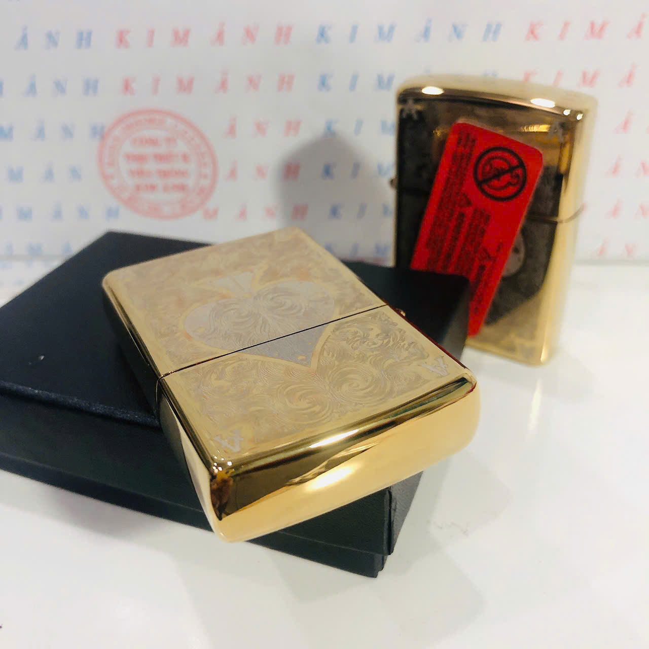Hộp quẹt, bật lửa ZIPPO chủ bài Át Bích màu vàng, Kim Ánh nhập hàng cao cấp vỏ bằng đồng có dán tem đỏ
