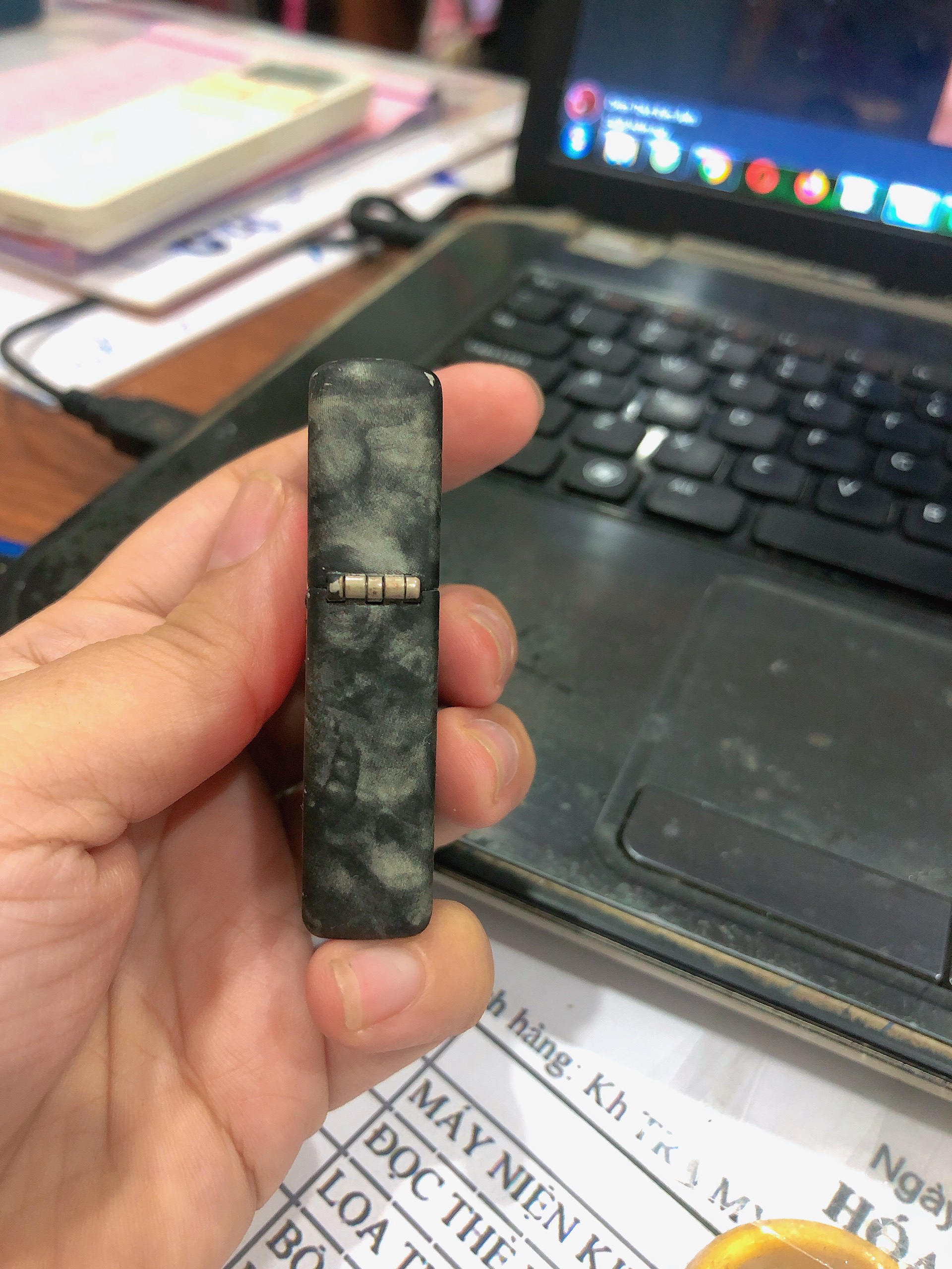 Bật lửa Zippo Mỹ sơn tĩnh điện màu đen mẫu đầu lâu huyền bí, Hàng chính hãng