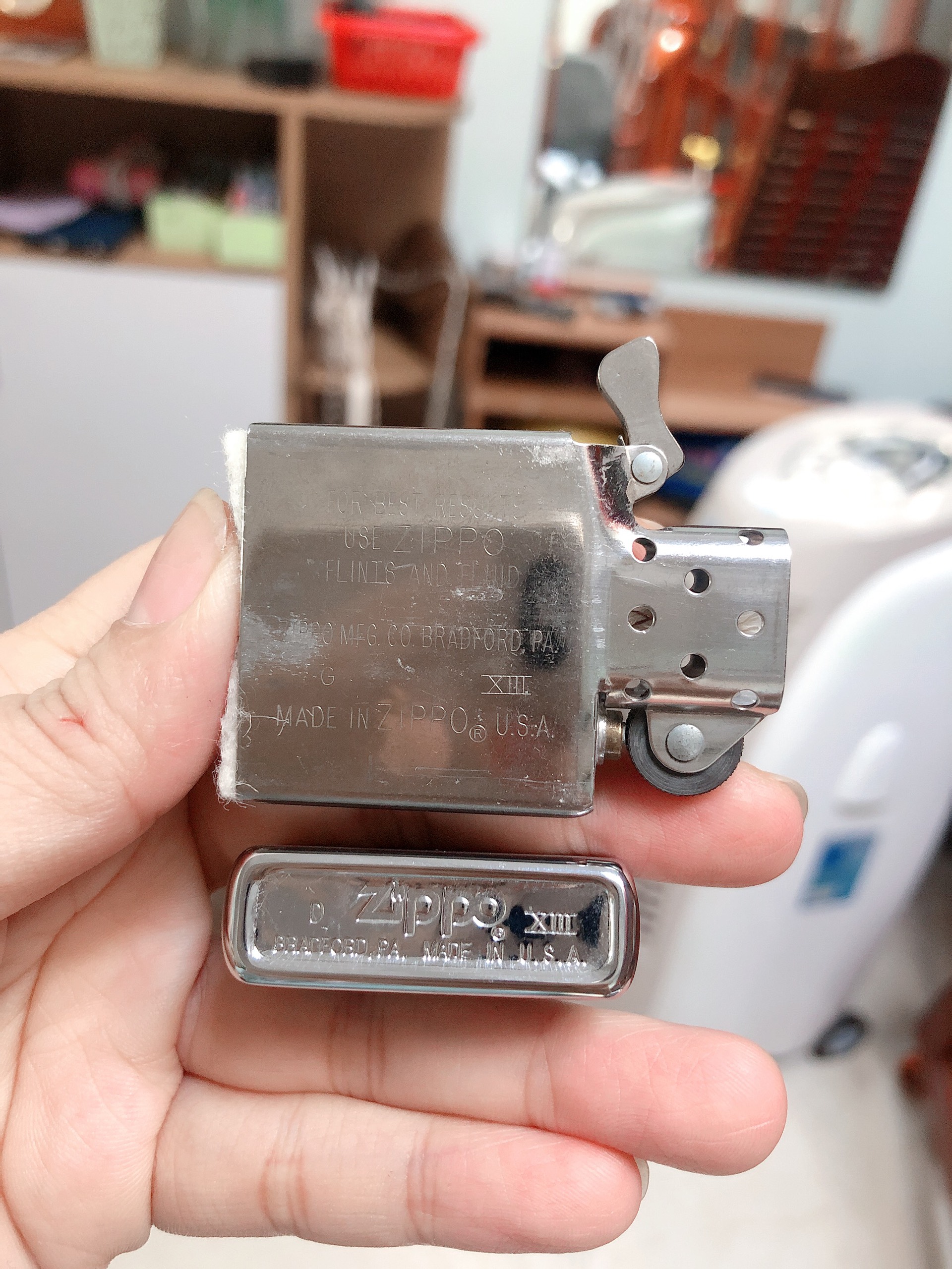 BẬT LỬA ZIPPO MỸ CHROME BÓNG KHẮC ĂN MÒN HOA VĂN Ý 2 MẶT - NEW FULL BOX, SẢN XUẤT 1997