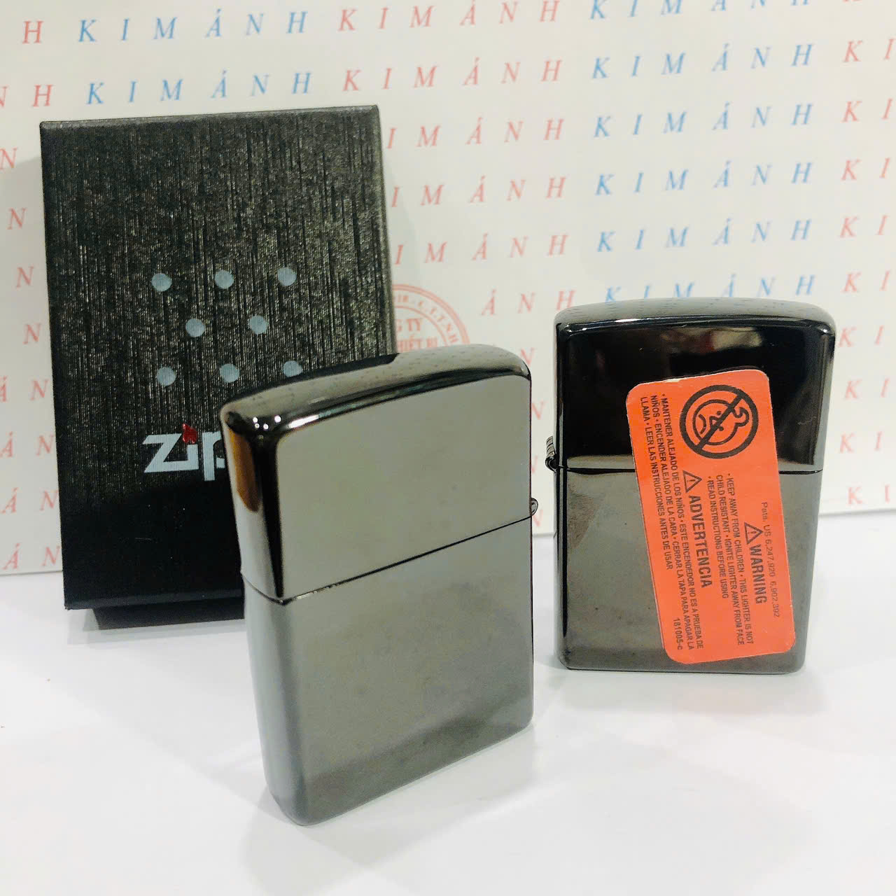 Bật lửa, hộp quẹt ZIPPO màu Đen môc đáy La Mã loại trơn bóng, Kim Ánh nhập hàng cao cấp vỏ bằng đồng có dán tem đỏ