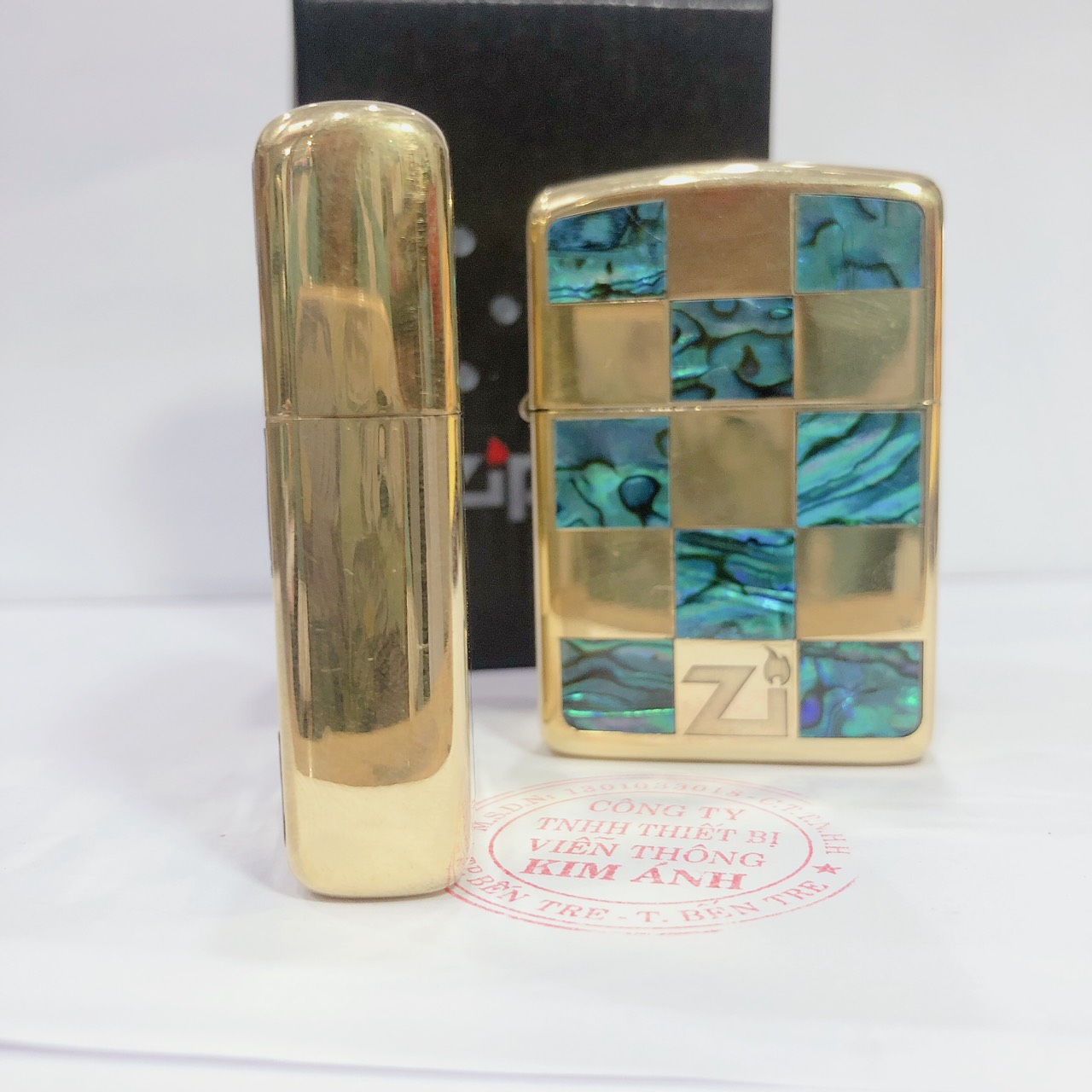 Bật lửa, hộp quẹt Zippo Armor vỏ dầy khắc ăn mòn khảm xà cừ  mẫu Ca rô, Vỏ bằng đồng có tem đỏ