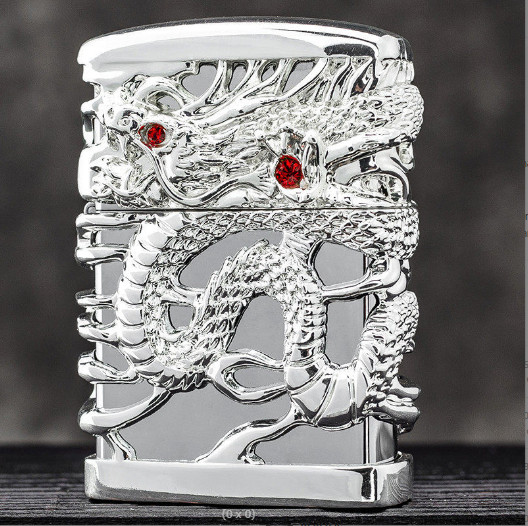 Bật lửa Chief đồng nguyên chất đính hình con Rồng bao quanh màu đen bóng