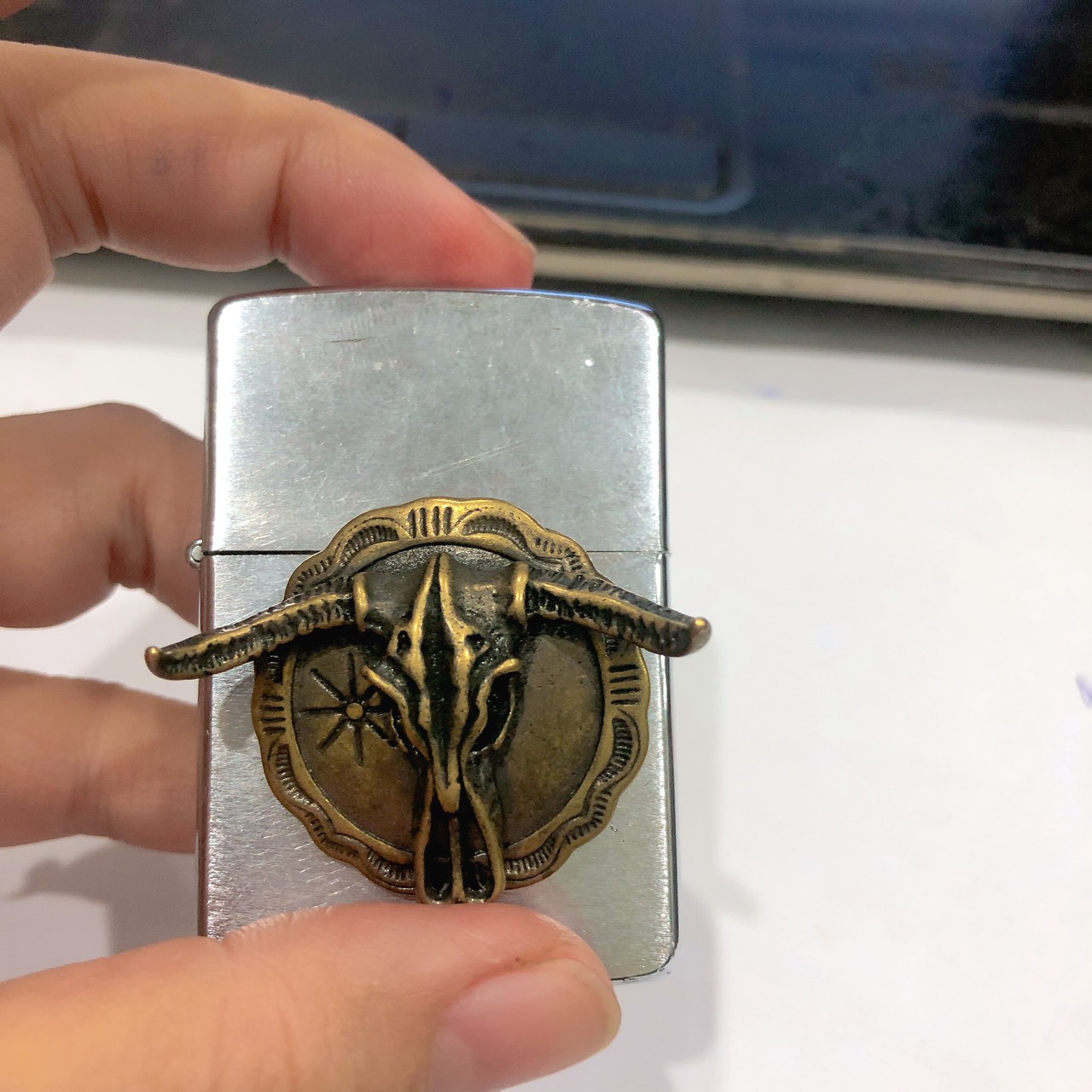Eblem Ziippo Mỹ chủ đề Đầu bò 2 sừng, Chuẩn Zin Đồng thau Solid Brass