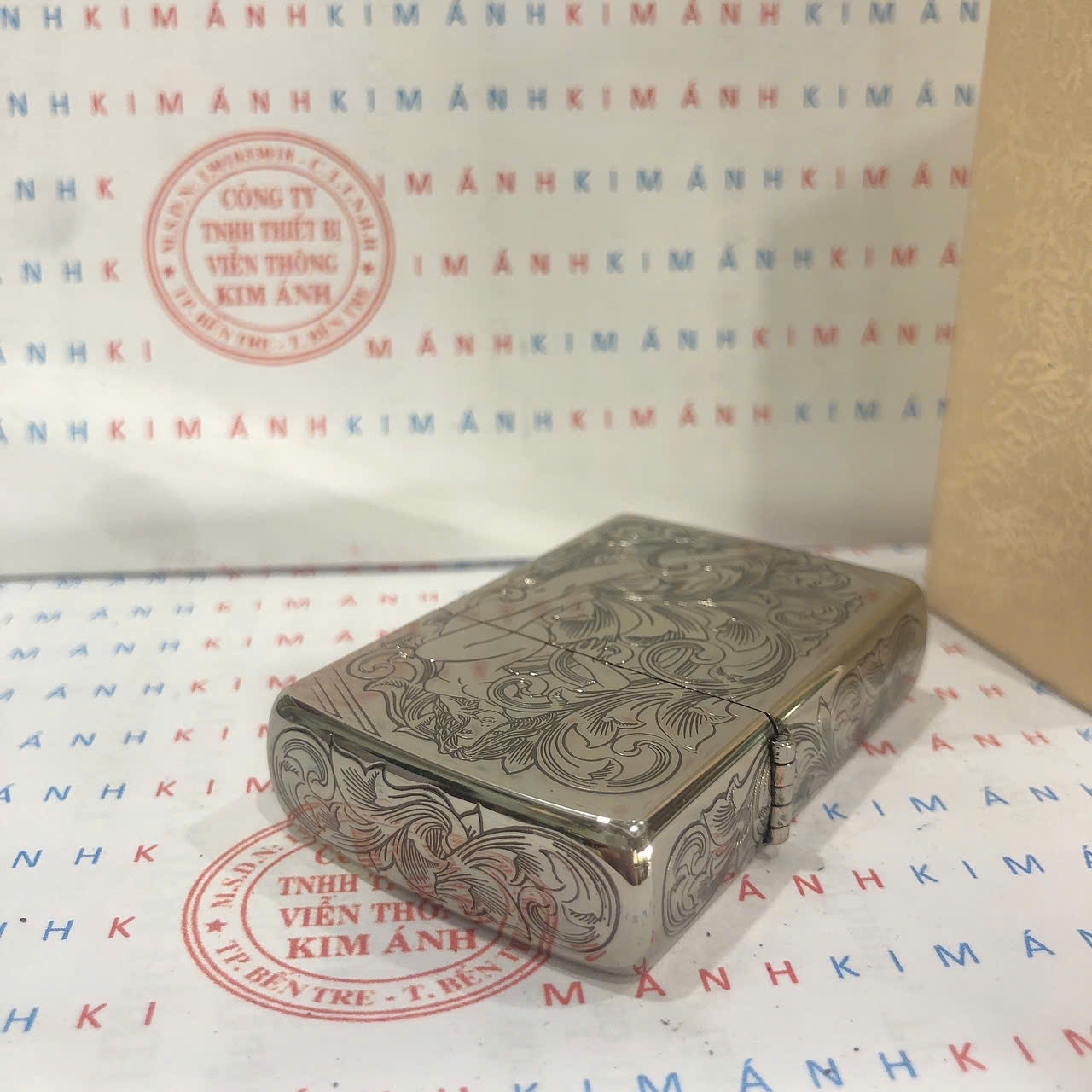 Bật lửa CHIEF Yêu Hoa bạc CF1089YT hàng chính hãng vỏ bằng đồng càng dùng càng sáng bóng theo thời gian