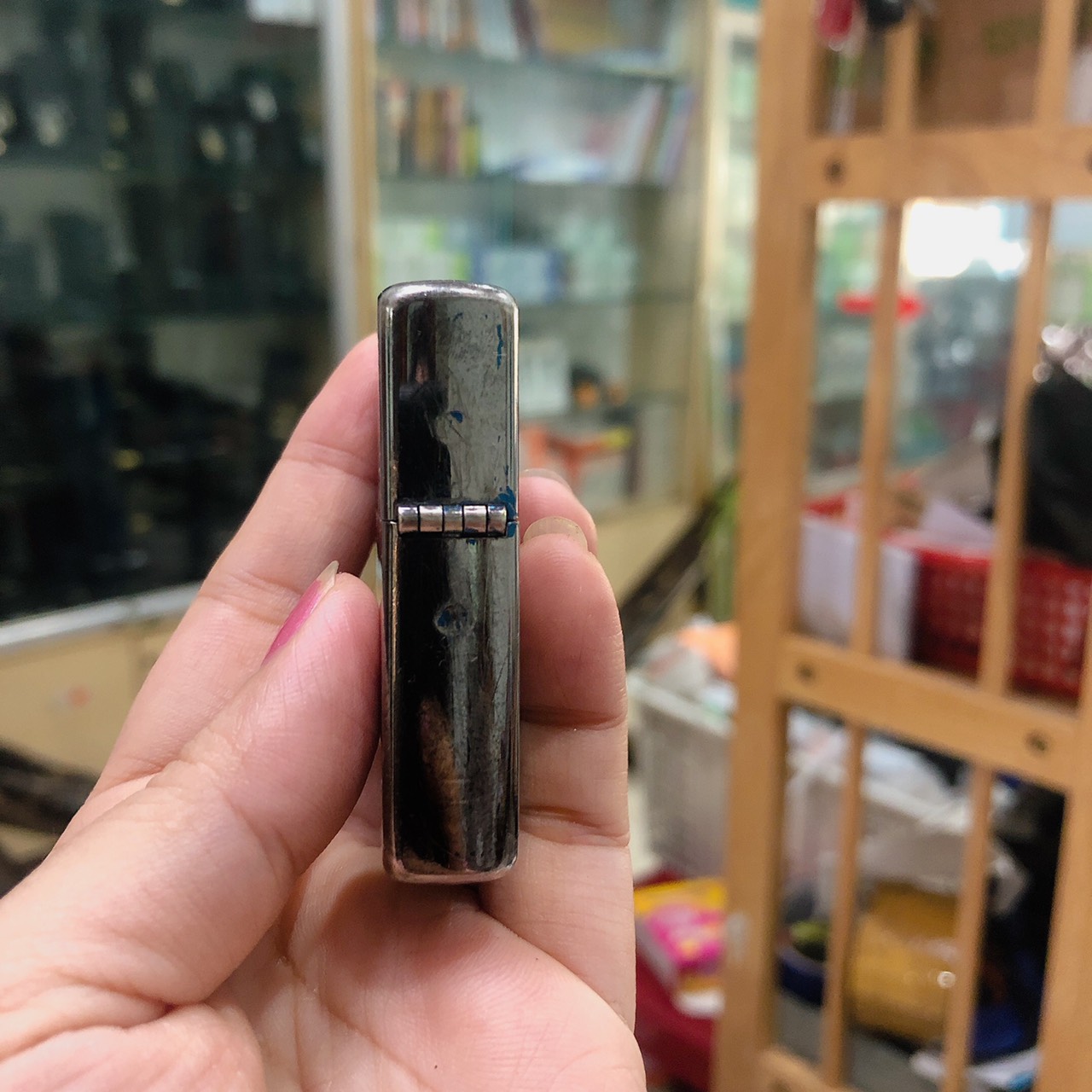 Bật lửa Zippo Mỹ chrome đen bóng, Khắc ăn mòn chủ đề Zippo MFG, Bản giới hạn Limited, Hàng chính hãng