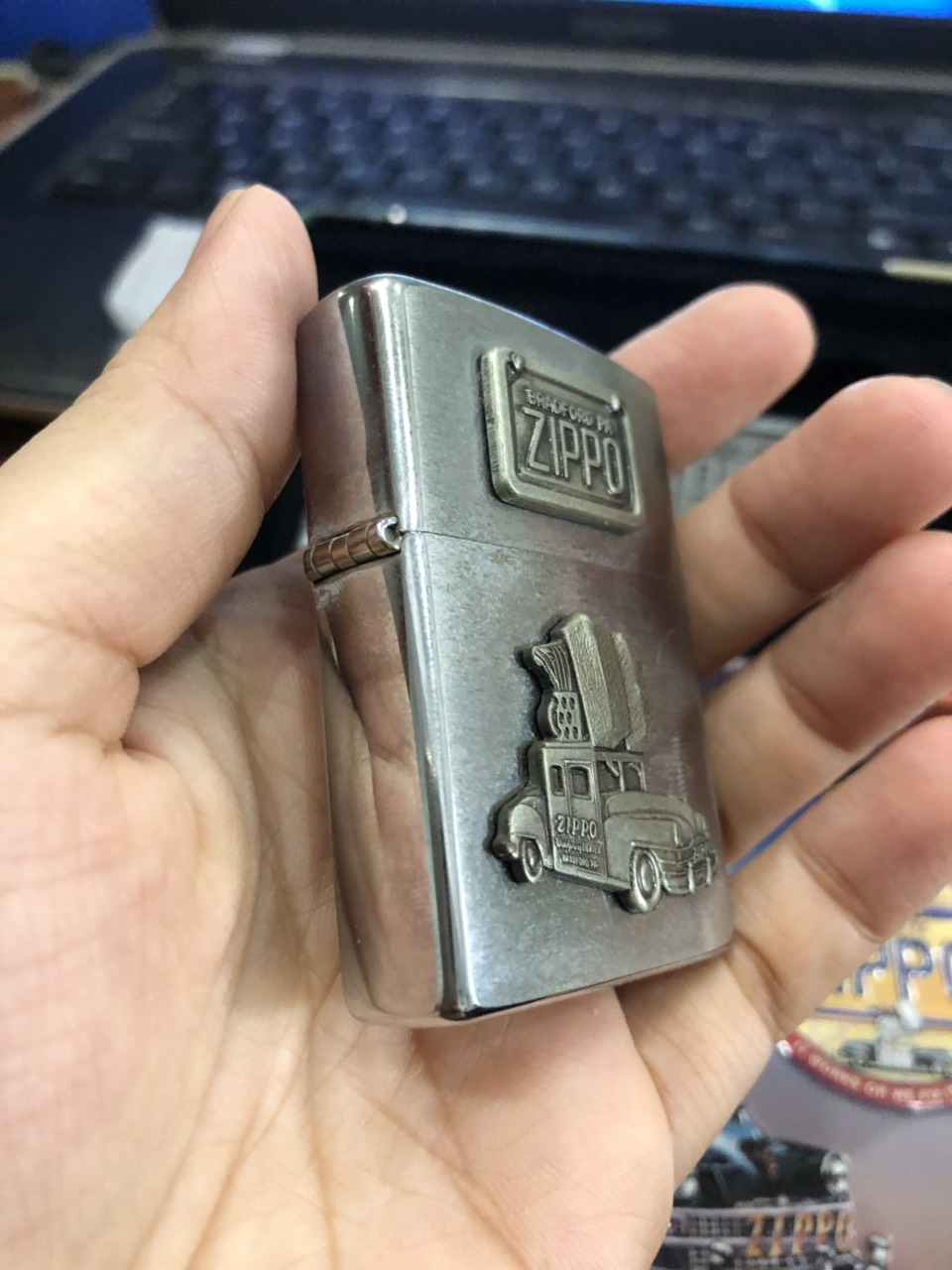 ZIPPO MỸ BRUSH CHROME EBLEM XE ZIPPO -1998