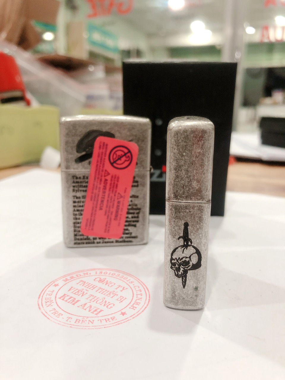 Bật Lửa, hộp quẹt Zippo Chim Đậu Đầu Lâu The Expendables Bạc Gỉa Cổ,  Vỏ đồng có tem đỏ