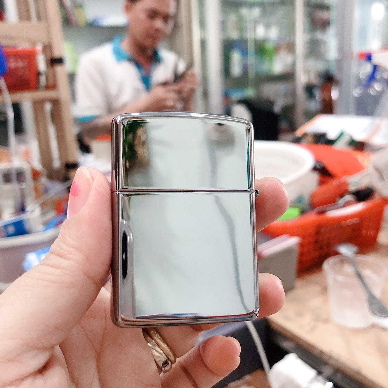 Bật lửa Zippo Mỹ Armor high polish chrome mã 167, Eblem đầu bò bạc khối nguyên chất, Mộc ngược, Hàng chính hãng