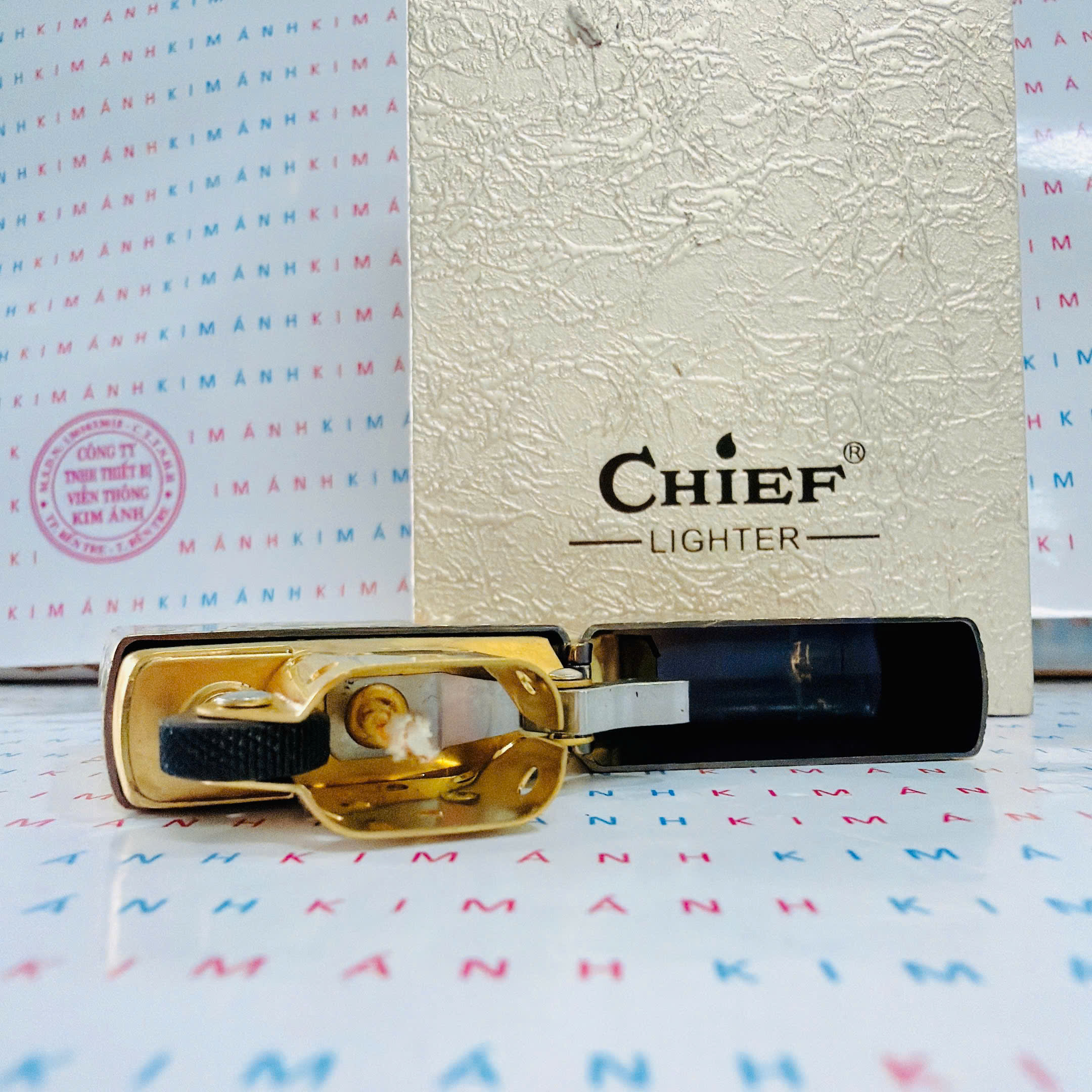Bật Lửa CHIEF Yêu Hoa Màu Vàng CF1089YT- Hàng Chính Hãng Vỏ Đồng Nguyên Khối Càng Dùng Càng Sáng Bóng