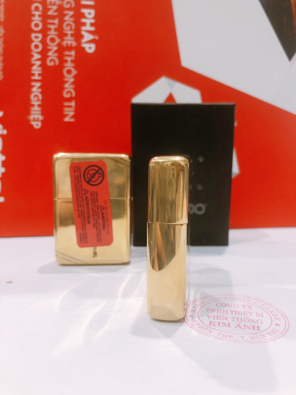 Bật lửa, Hộp quẹt Zippo, khắc chìm hình Cô Gái Gió, bản chặt góc, đầu bằng đít bằng, hàng loại 1 vỏ bằng đồng có tem đỏ