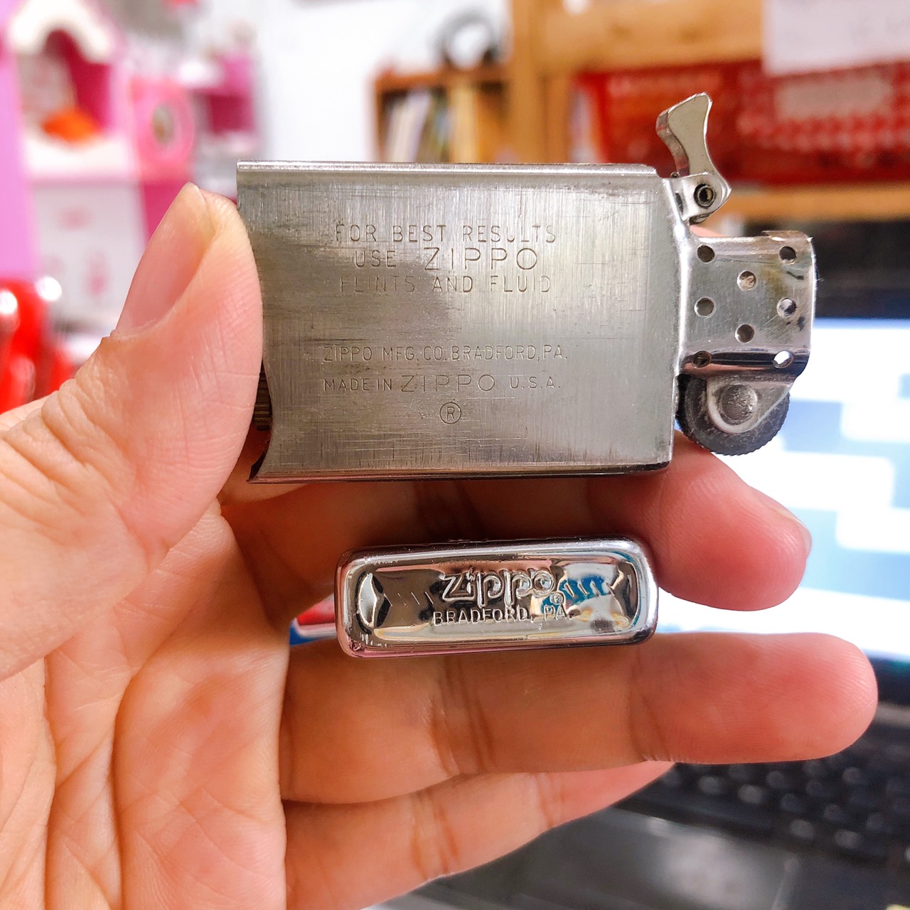 Bật lửa Zippo Mỹ Slim high polish chrome mẫu sọc dưa, sản xuất 1982, Hàng chính hãng