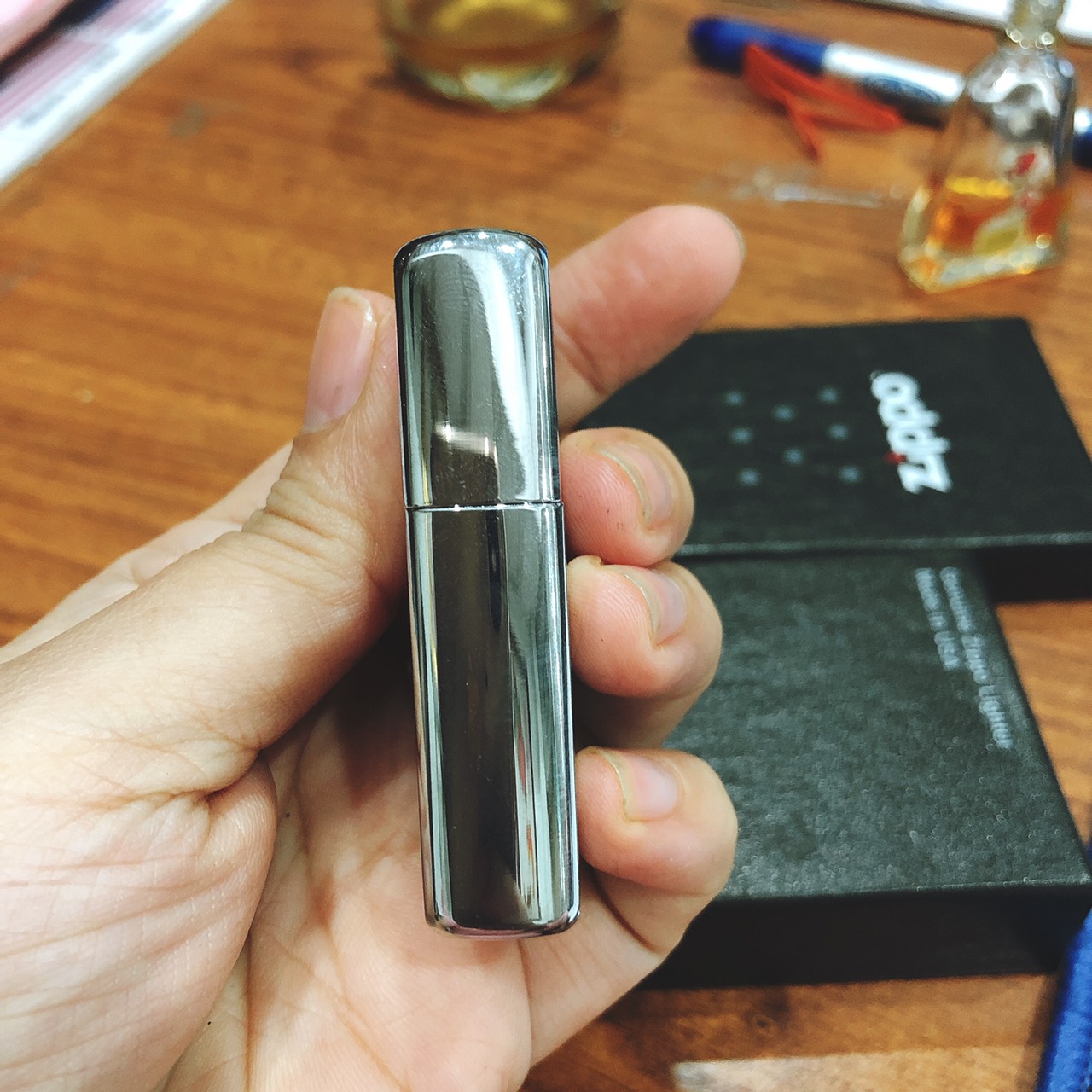 Bật lửa Zippo Mỹ chrome brushed khắc ăn mòn đổ sơn màu đen đỏ đẹp mắt , Hàng chính hãng