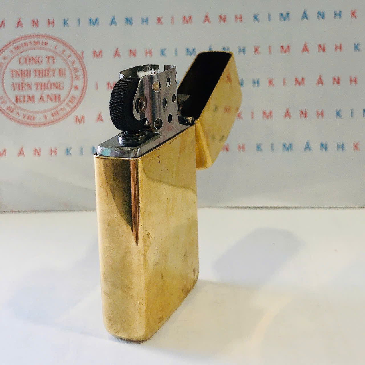 Bật lửa Zippo Slim Mỹ Brass trơn sản xuất 2006, hàng chính hãng có giấy nhập khẩu gửi kèm theo đơn hàng