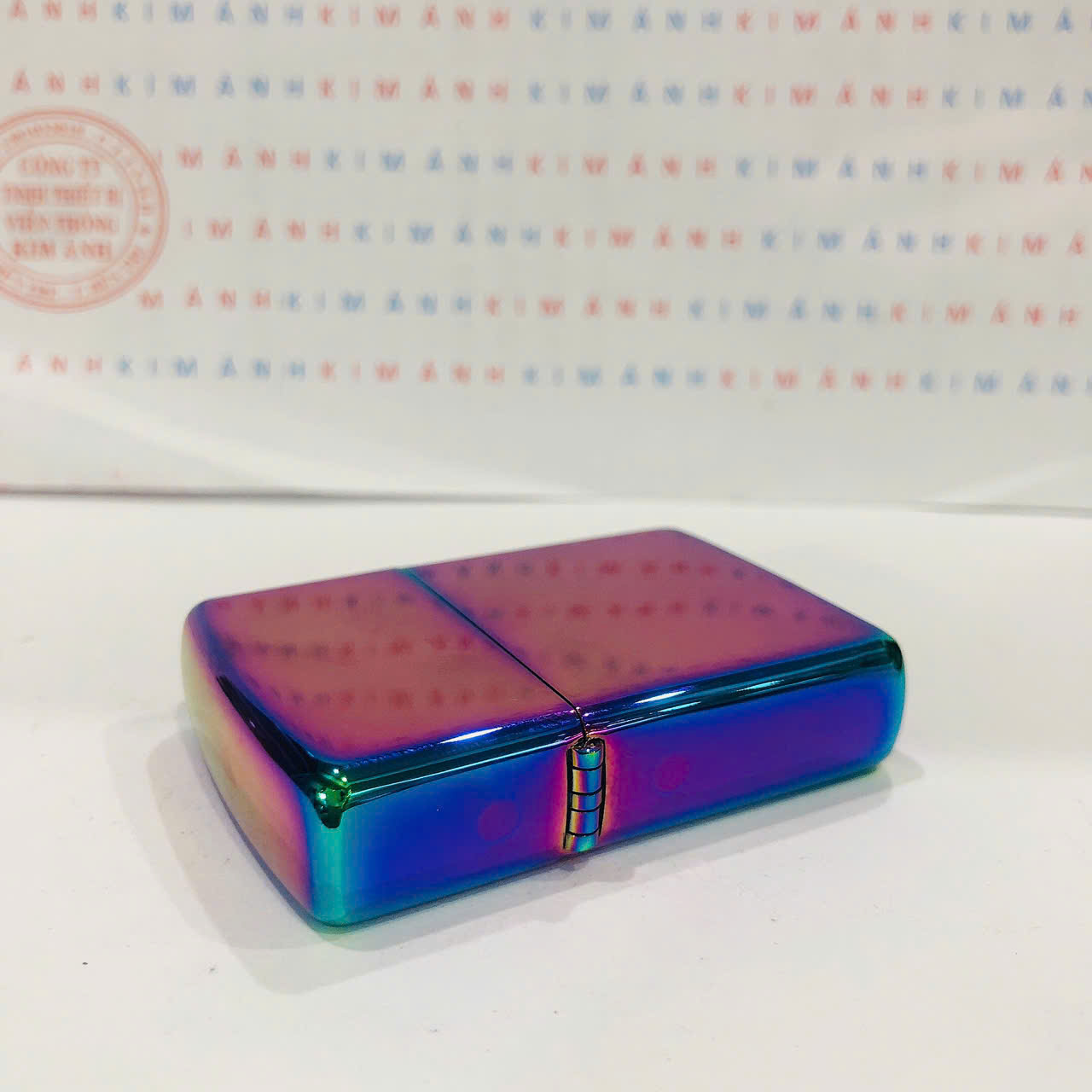 Bật lửa, hộp quẹt ZIPPO màu Tím Titan Chu niên loại trơn bóng, Kim Ánh nhập hàng cao cấp vỏ bằng đồng có dán tem đỏ