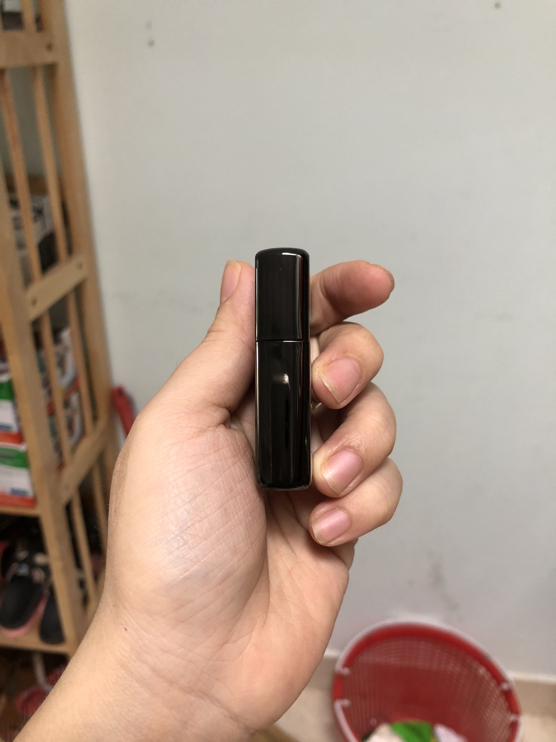 La Mã - Bật Lửa Zippo Màu Đen Tuyền Loại Trơn Bóng, Vỏ bằng đồng ruột thép không gỉ-Mộc La Mã, Có tem đỏ