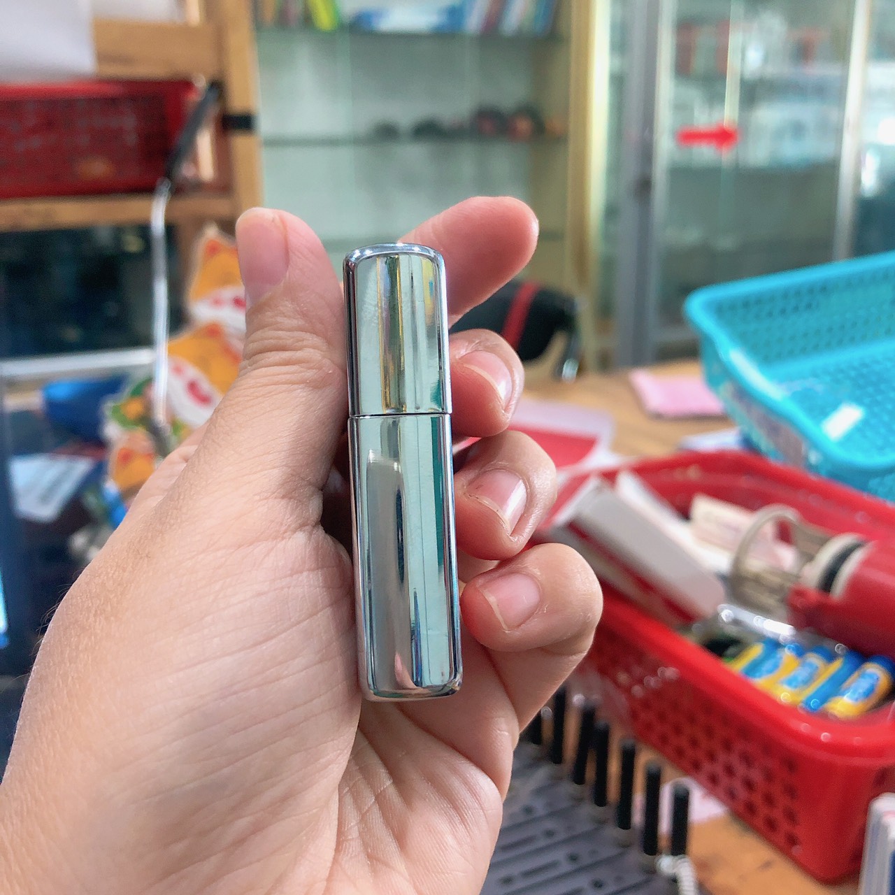 Bật lửa Zippo MỸ high polish chrome khắc ăn mòn đổ sơn Ford TRUCKS, mộc đáy ngược sản xuất 1996, Hàng chính hãng